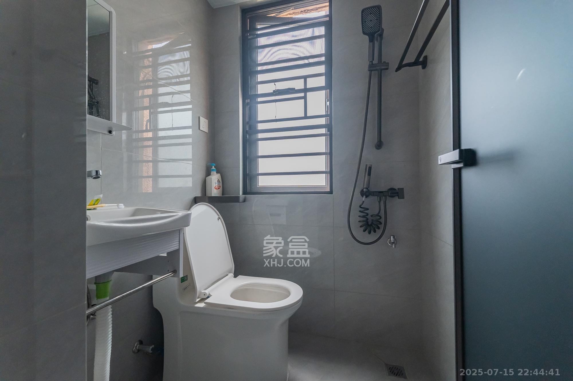 新城悦隽 3室2厅2卫 110.0万 新城悦隽 3室2厅2卫 110.0万卫生间