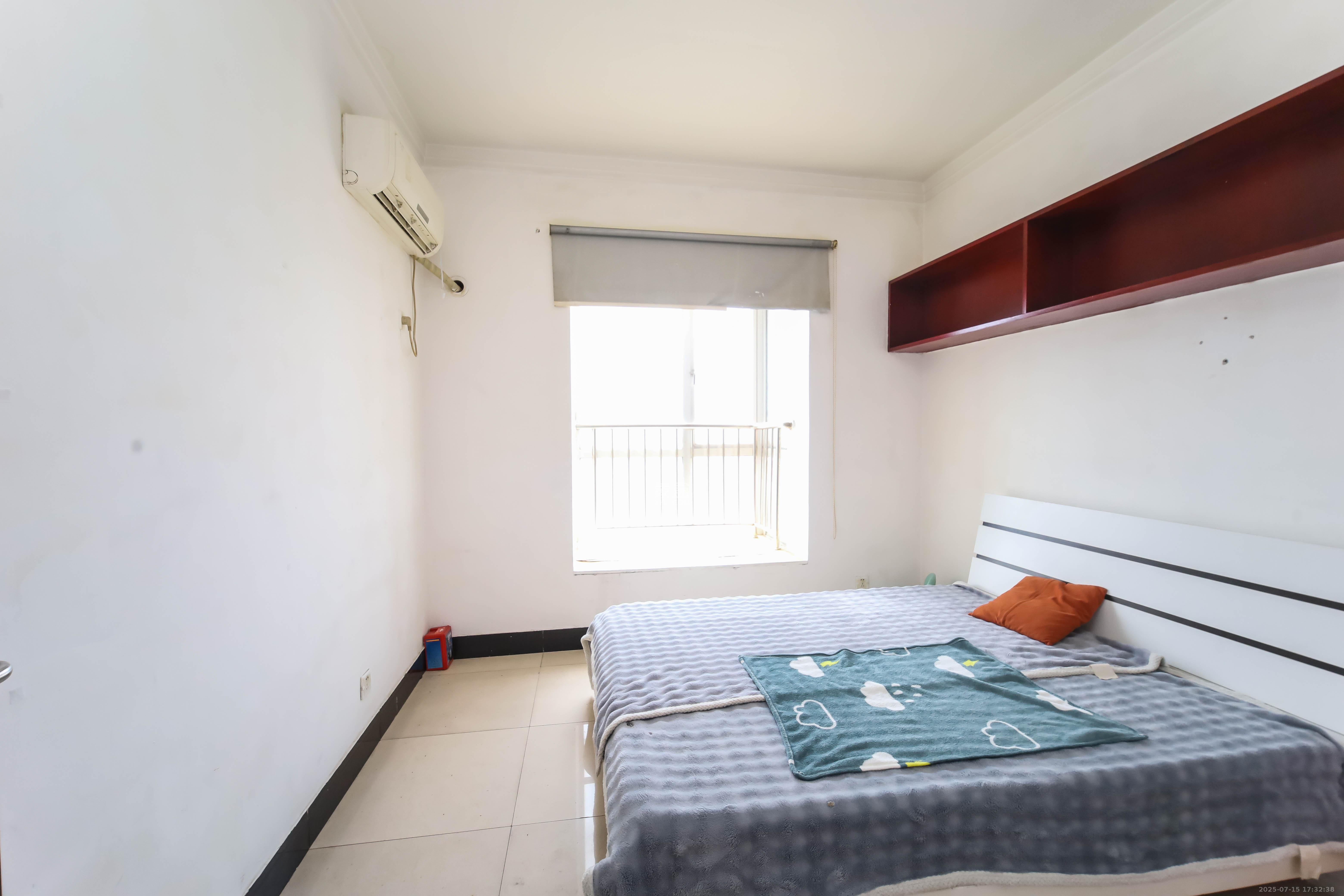 左岸右岸 3室2厅2卫 78.80万 左岸右岸 3室2厅2卫 78.80万卧室