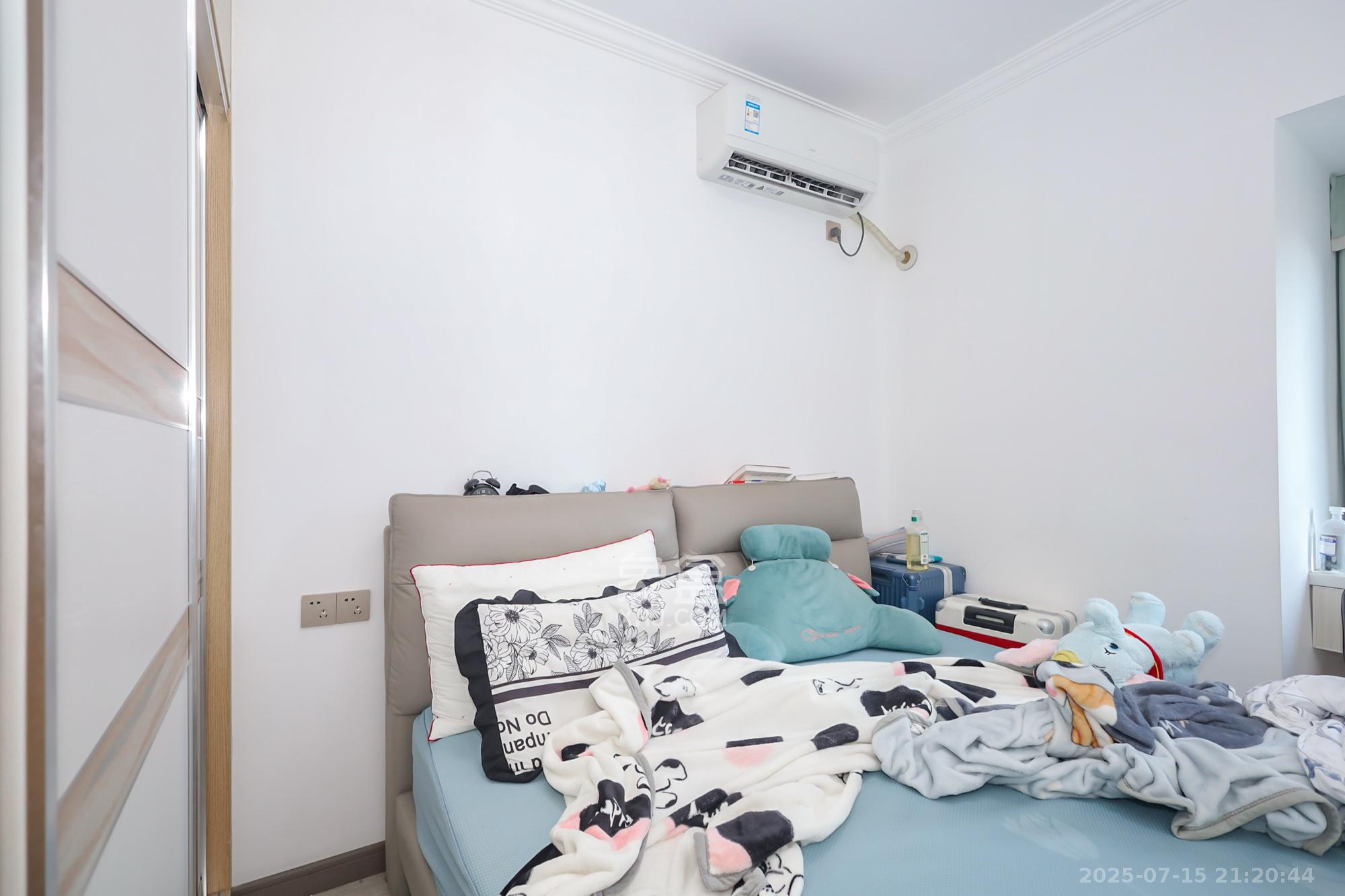 世茂铂翠湾四期(世茂悦享) 3室2厅1卫 108.0万 世茂铂翠湾四期(世茂悦享) 3室2厅1卫 108.0万卧室