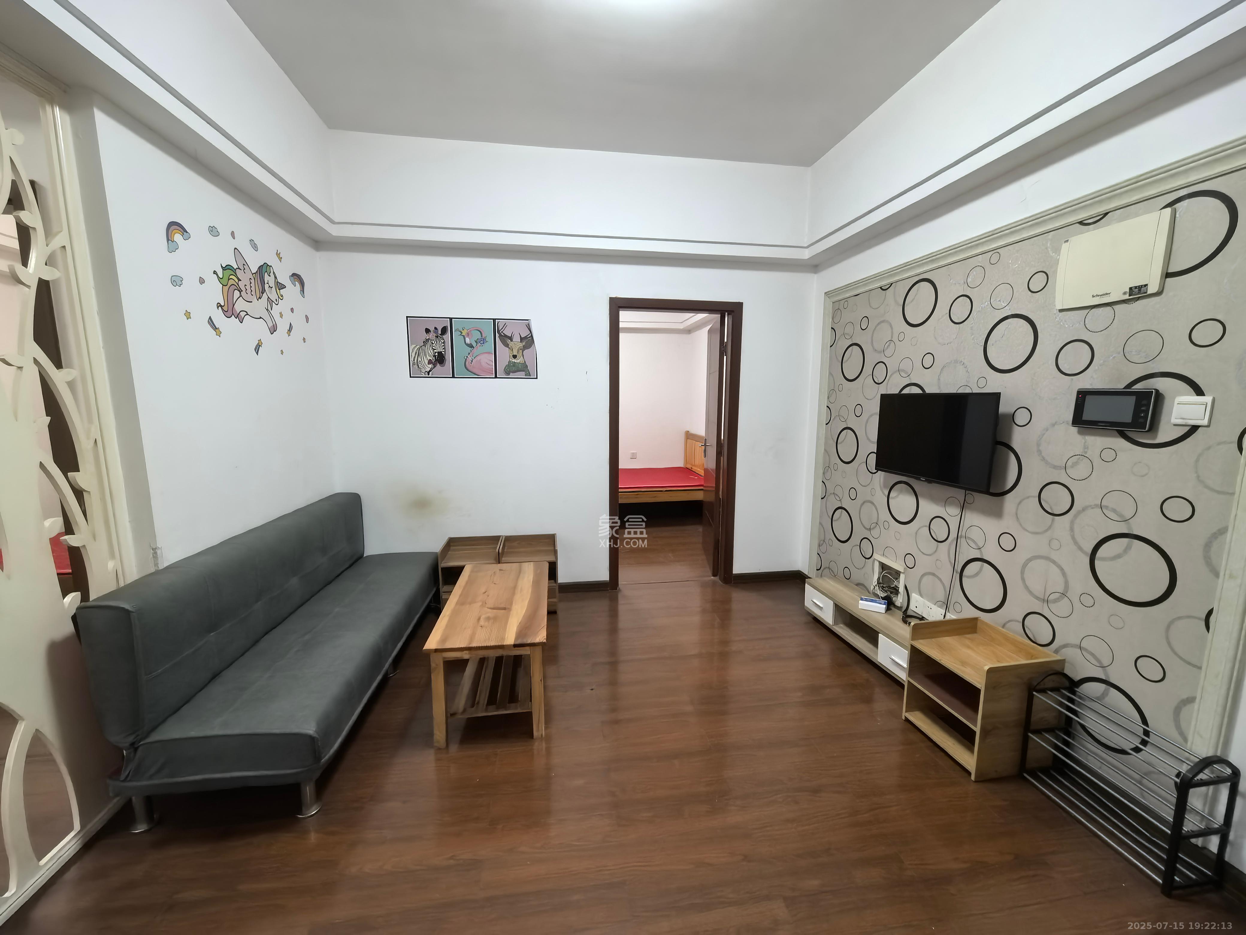 环宇天地、中海地产(中信城市广场二期)  2室2厅1卫    1600.0元/月 环宇天地、中海地产(中信城市广场二期)  2室2厅1卫    1600.0元/月室内图1