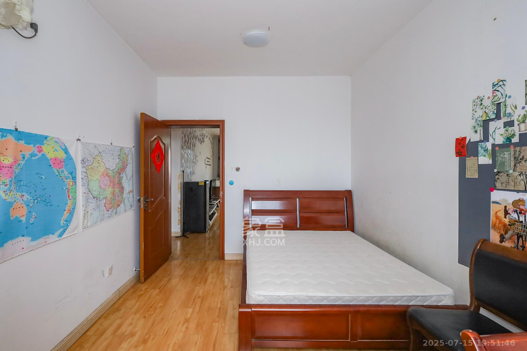 八方小区C区 3室2厅2卫 350.0万 八方小区C区 3室2厅2卫 350.0万卧室