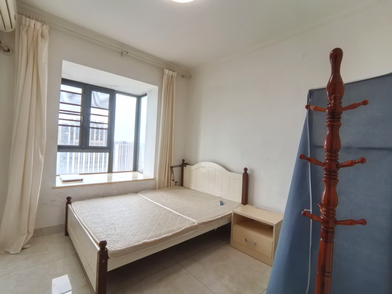 海航豪庭南苑 3室2厅2卫 265.0万 海航豪庭南苑 3室2厅2卫 265.0万客厅