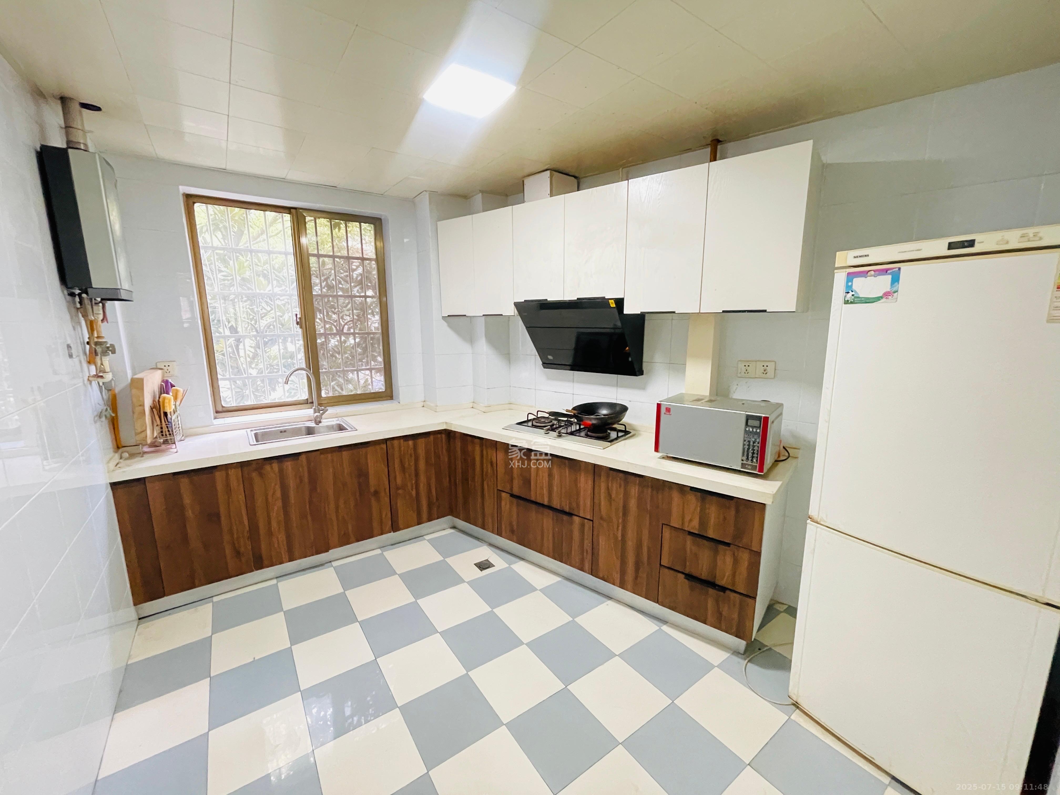 金峰小区北院(七里营社区) 4室2厅2卫 2300.0元/月 金峰小区北院(七里营社区) 4室2厅2卫 2300.0元/月室内图