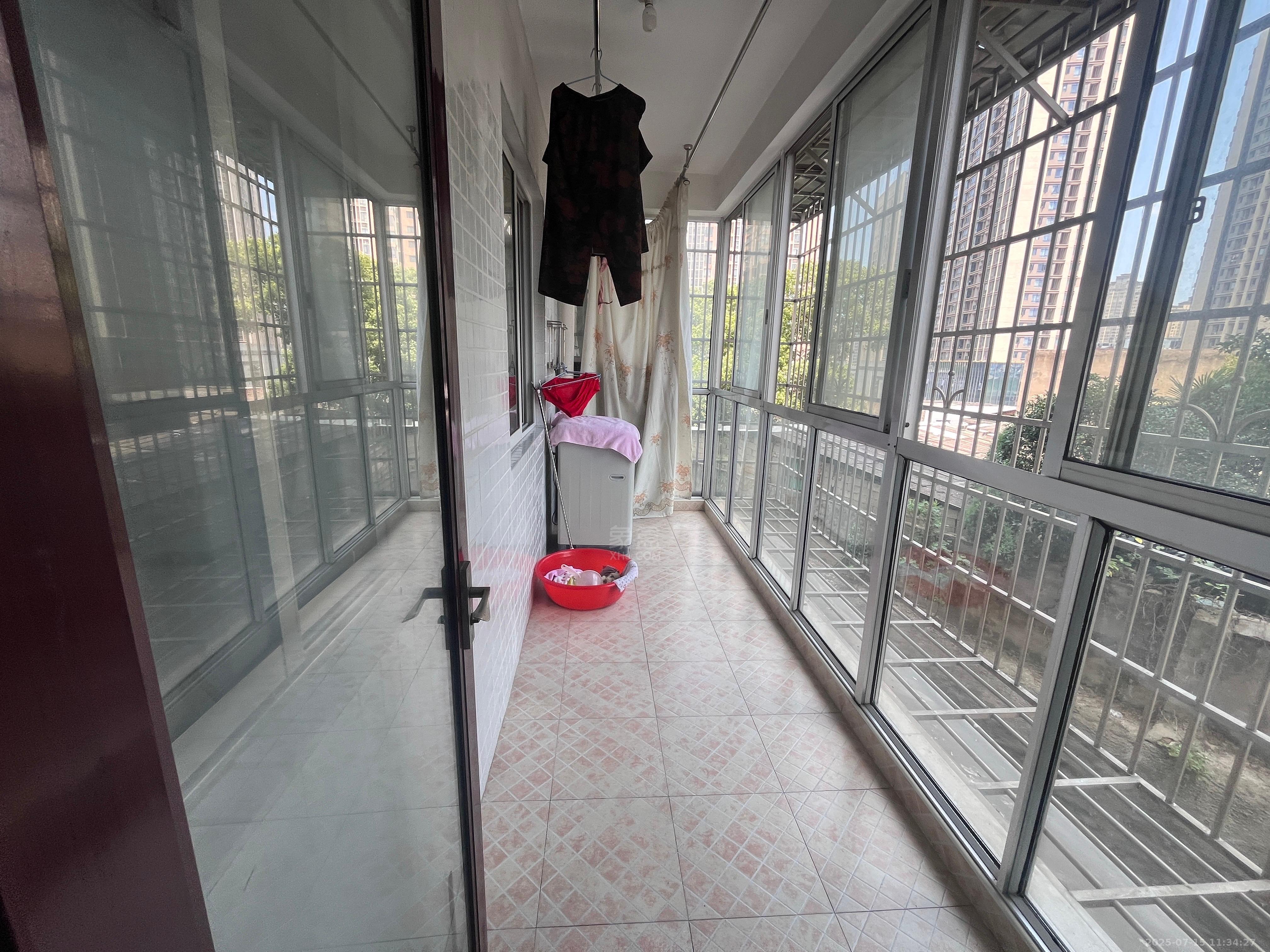 香草园二期春晓  3室2厅1卫    2000.0元/月 香草园二期春晓  3室2厅1卫    2000.0元/月室内图