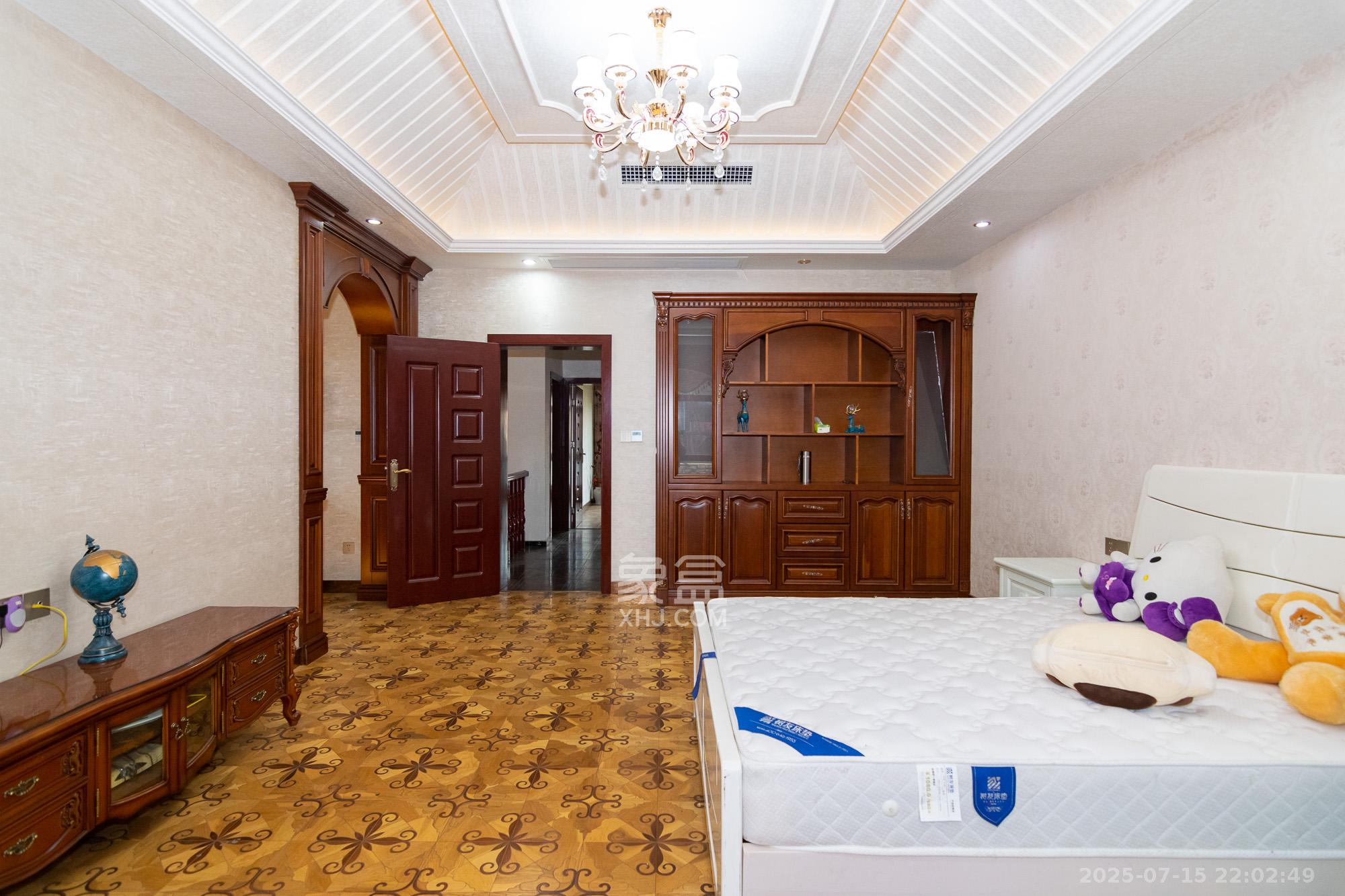 中新森林海 8室2厅3卫 220.0万 中新森林海 8室2厅3卫 220.0万卧室