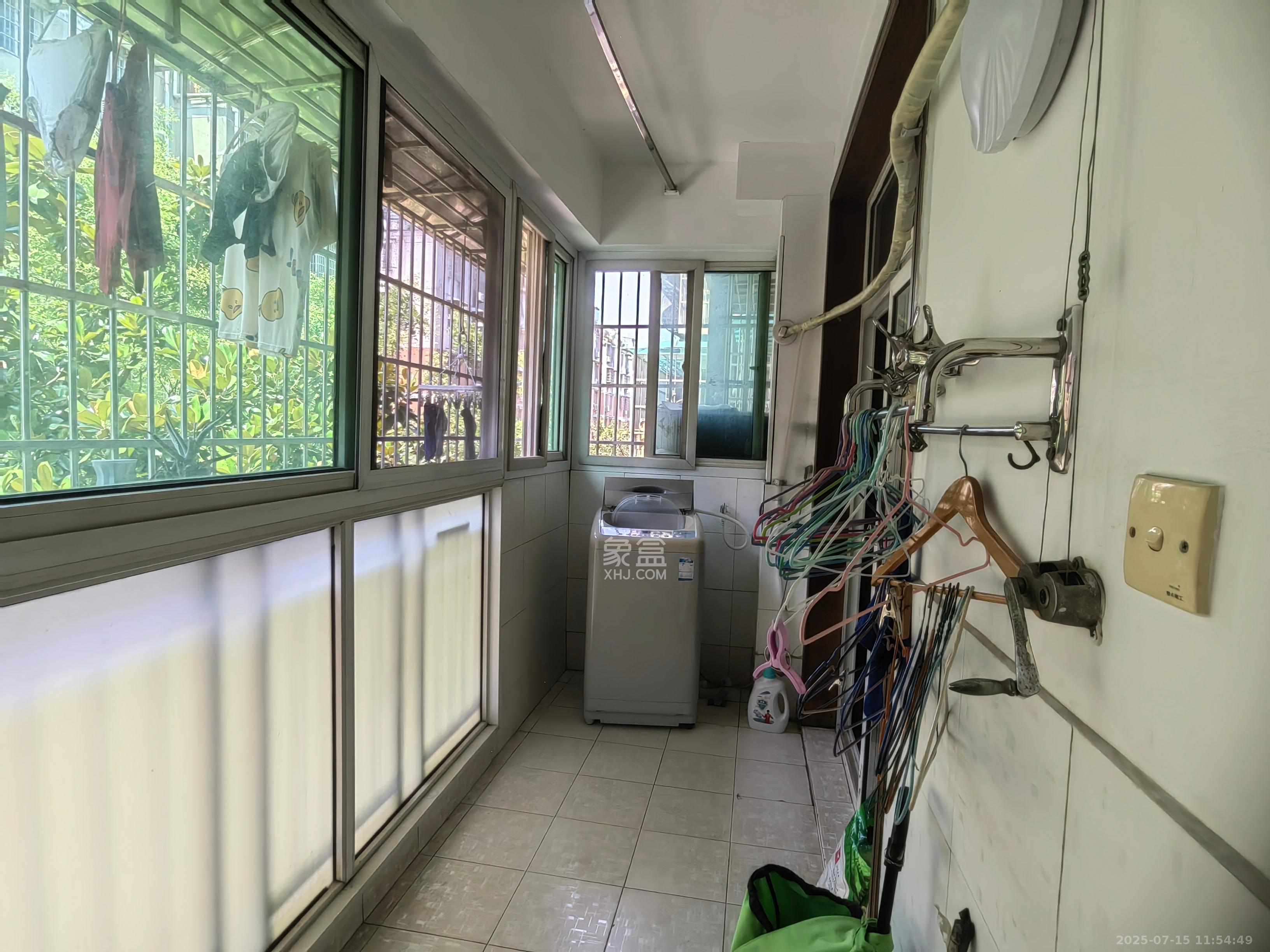 新桥小区 3室2厅1卫 2200.0元/月 新桥小区 3室2厅1卫 2200.0元/月室内图