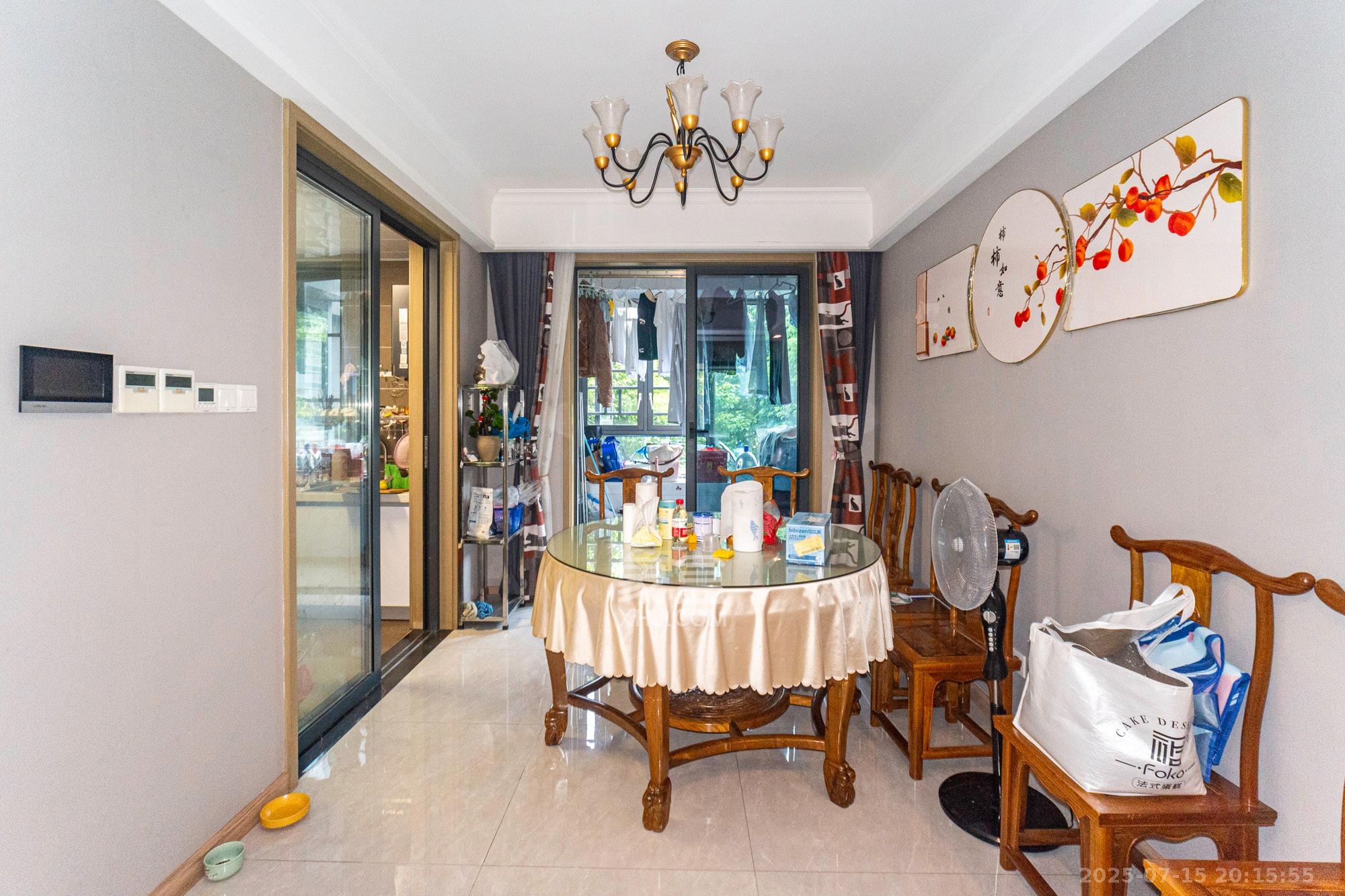 运达锦绣广场 3室2厅2卫 150.0万 运达锦绣广场 3室2厅2卫 150.0万客厅