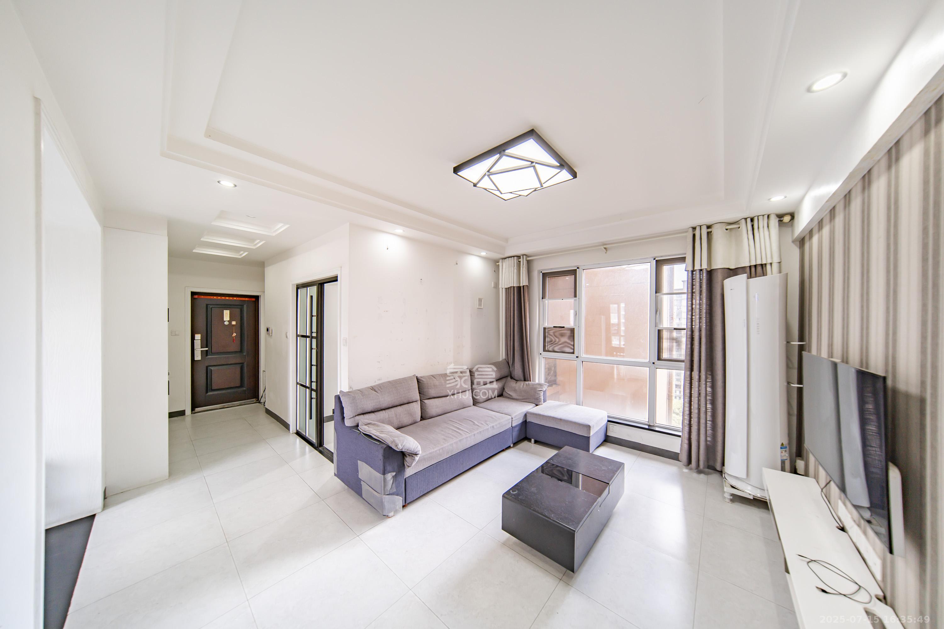 COCO蜜城  3室2厅1卫    75.8万客厅