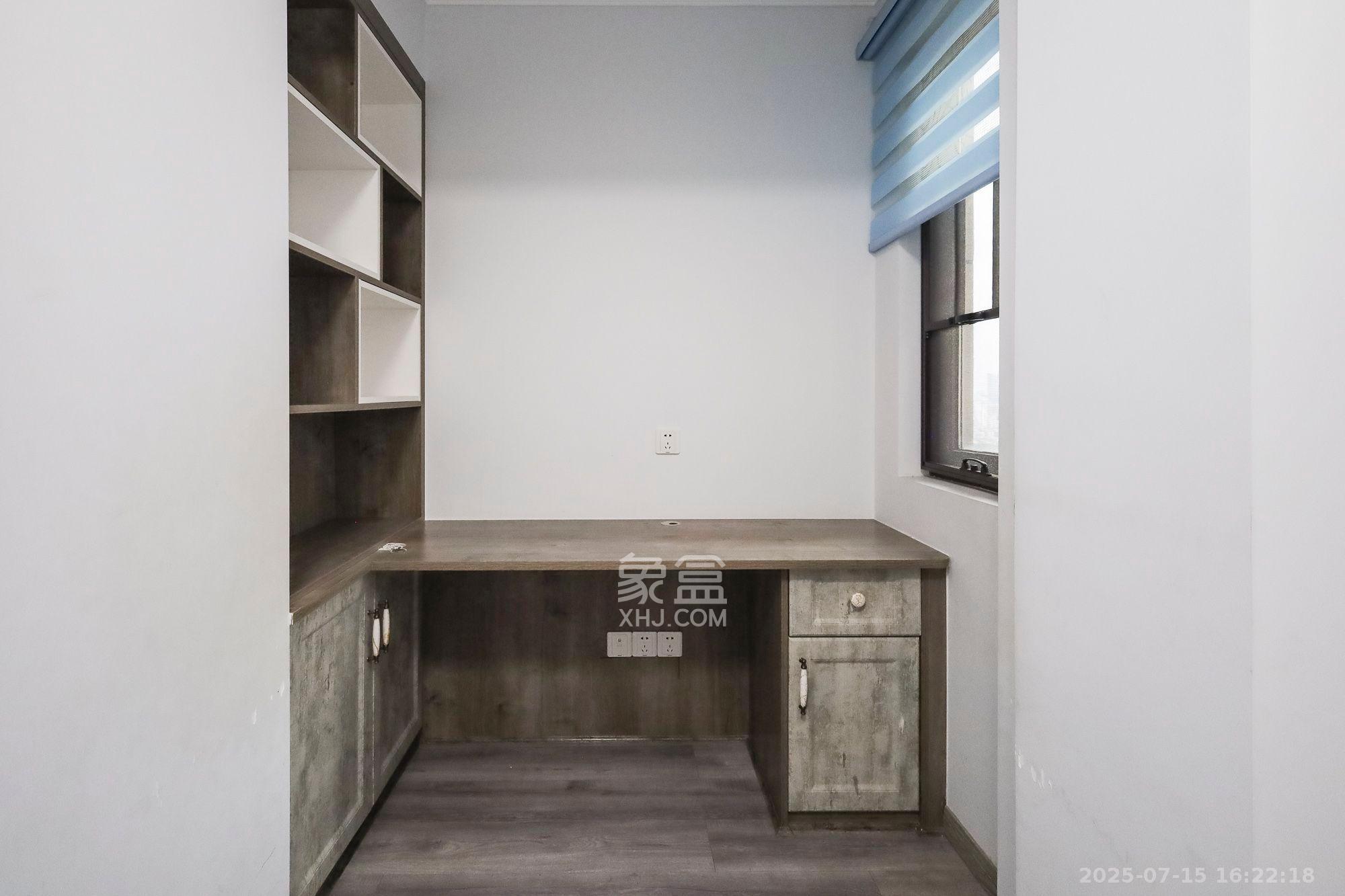 保利西海岸B区  3室2厅2卫    5000.0元/月 保利西海岸B区  3室2厅2卫    5000.0元/月室内图