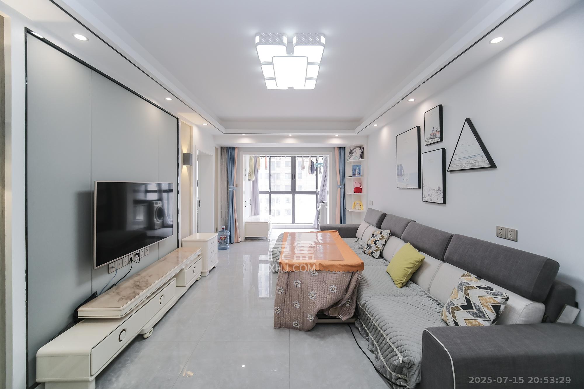 保利香槟国际  3室2厅1卫    83.0万 保利香槟国际  3室2厅1卫    83.0万客厅