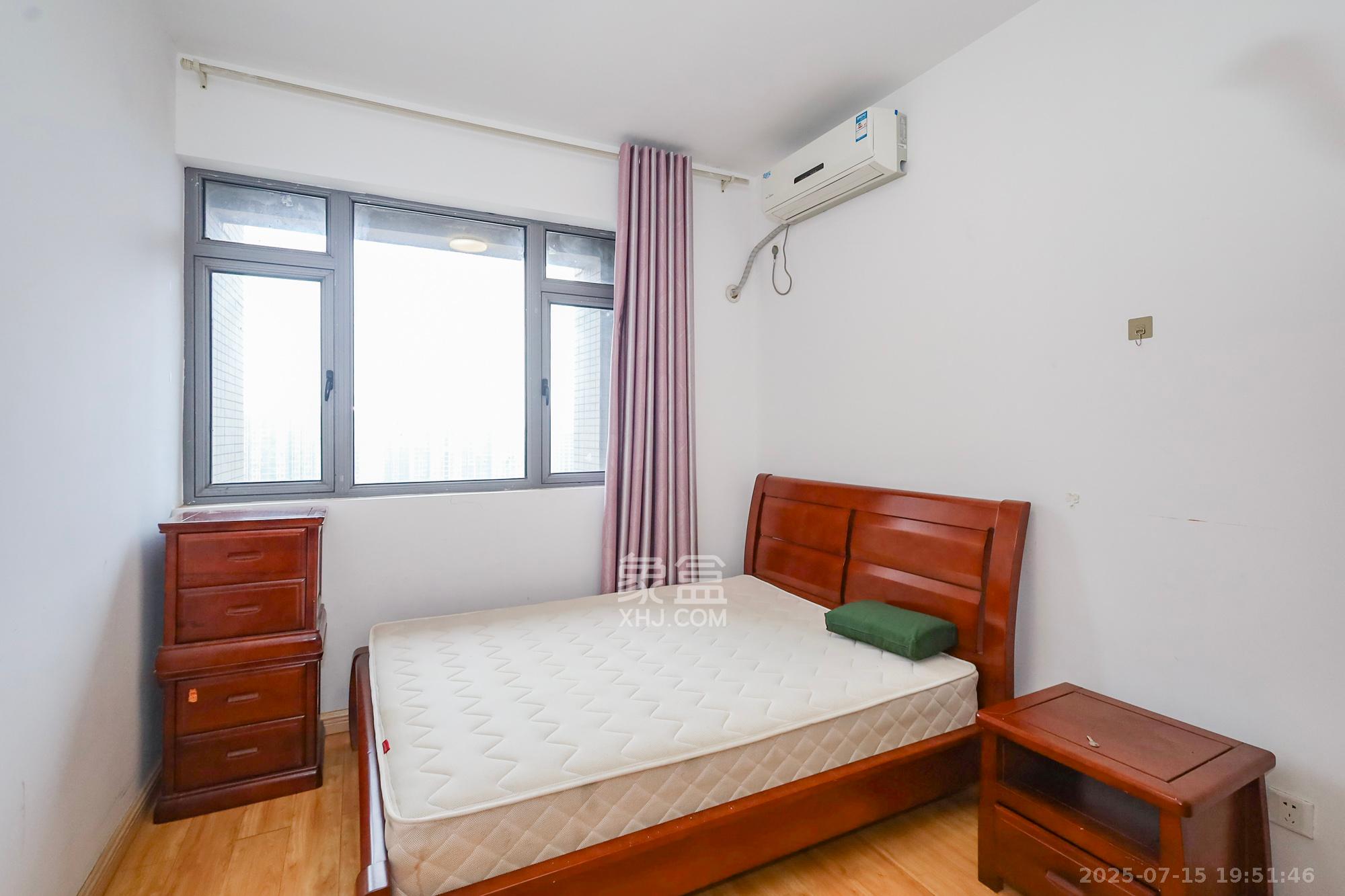 八方小区C区 3室2厅2卫 350.0万 八方小区C区 3室2厅2卫 350.0万卧室