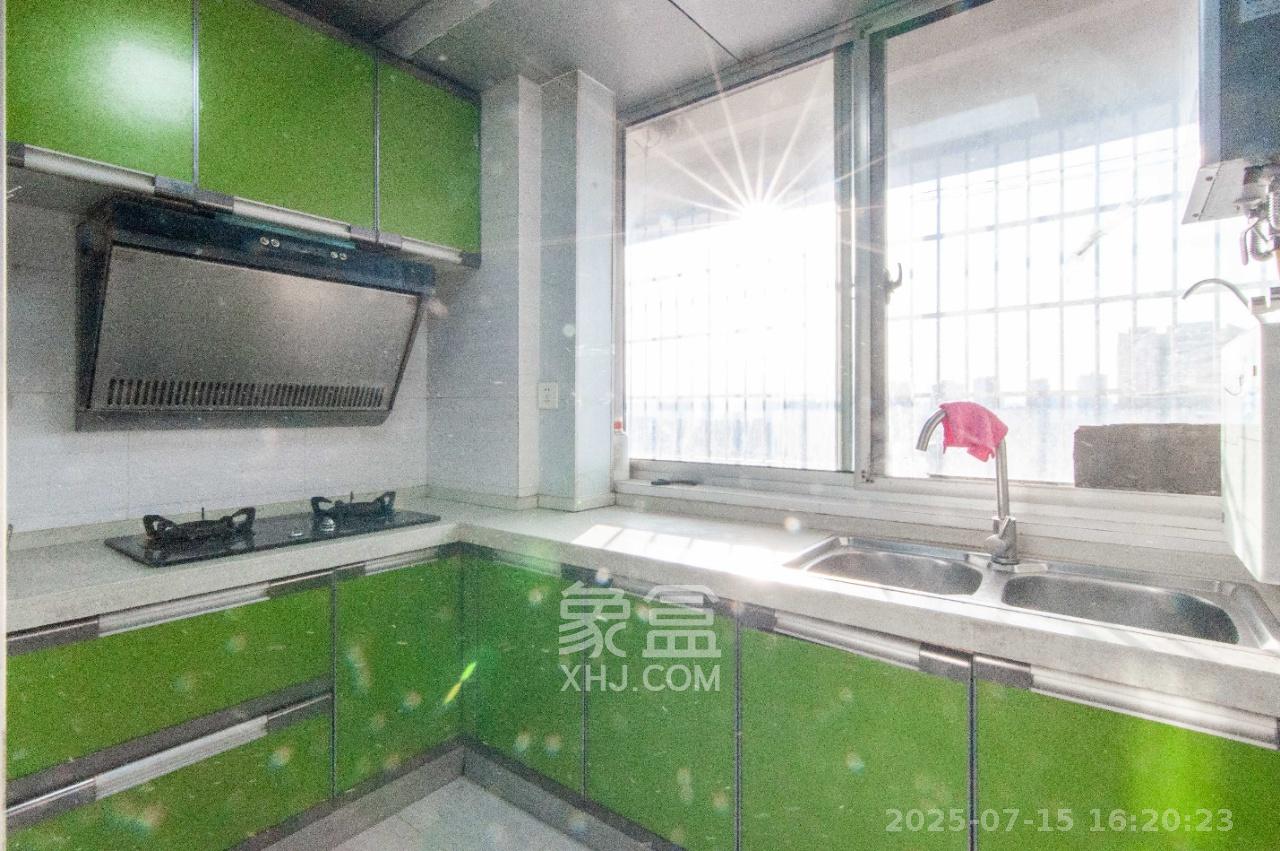 观湖公寓  1室1厅1卫    1800.0元/月室内图