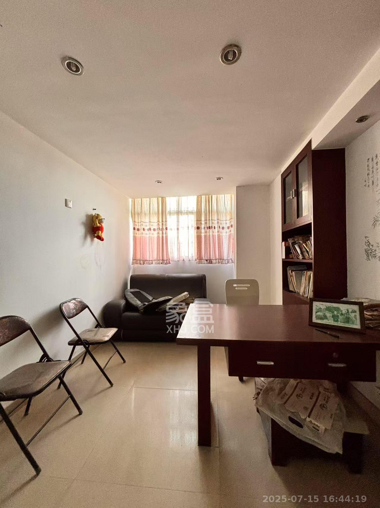 东城名苑 3室2厅2卫 2000.0元/月 东城名苑 3室2厅2卫 2000.0元/月室内图