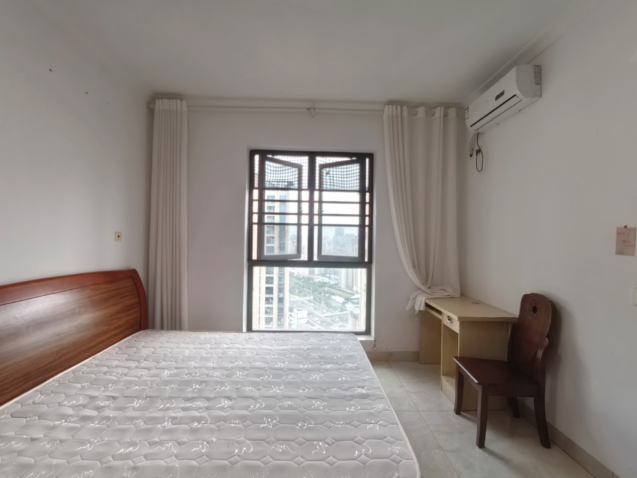 海航豪庭南苑 3室2厅2卫 265.0万 海航豪庭南苑 3室2厅2卫 265.0万客厅