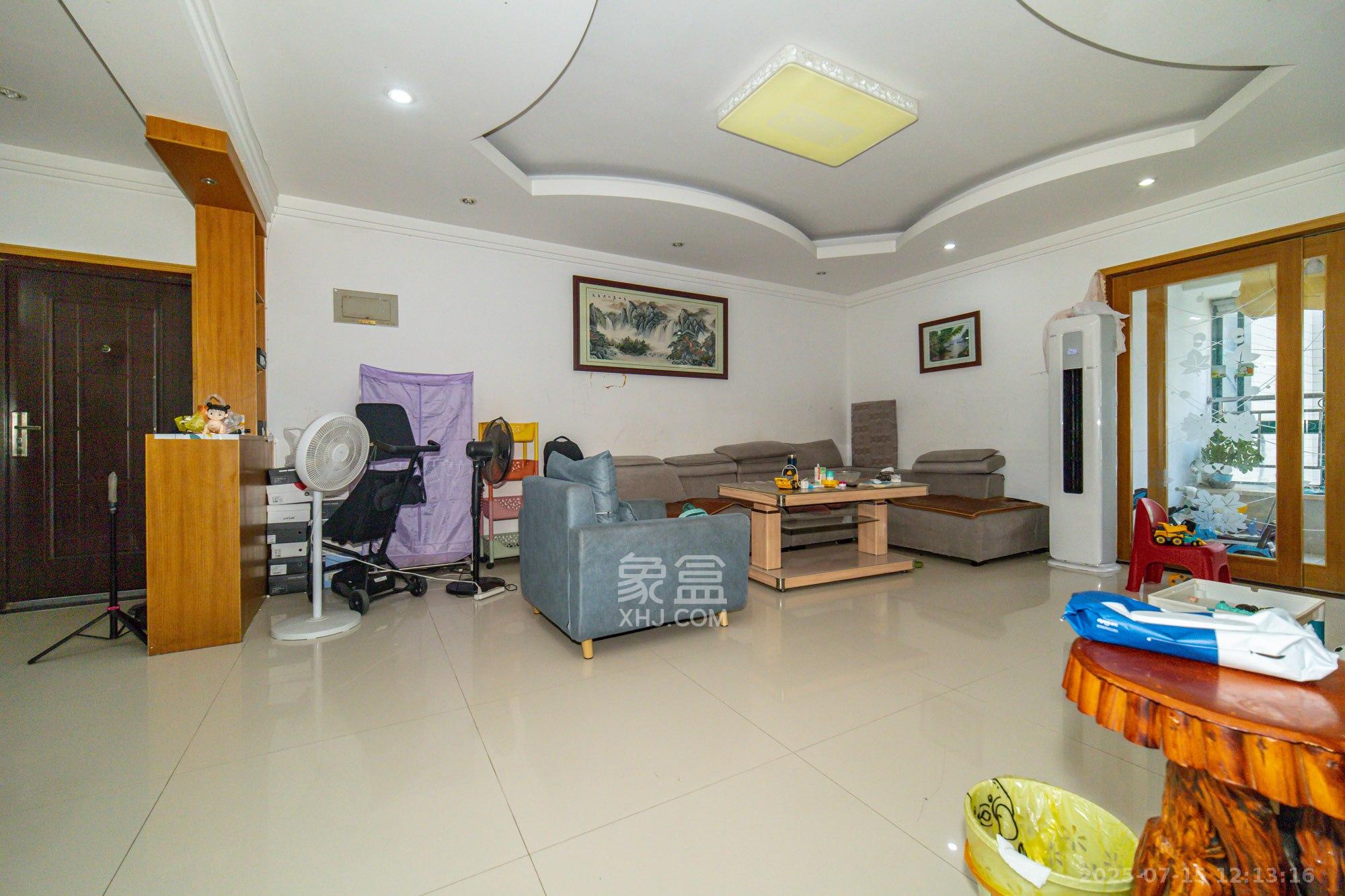 明城公寓  4室2厅2卫    85.88万 明城公寓  4室2厅2卫    85.88万客厅