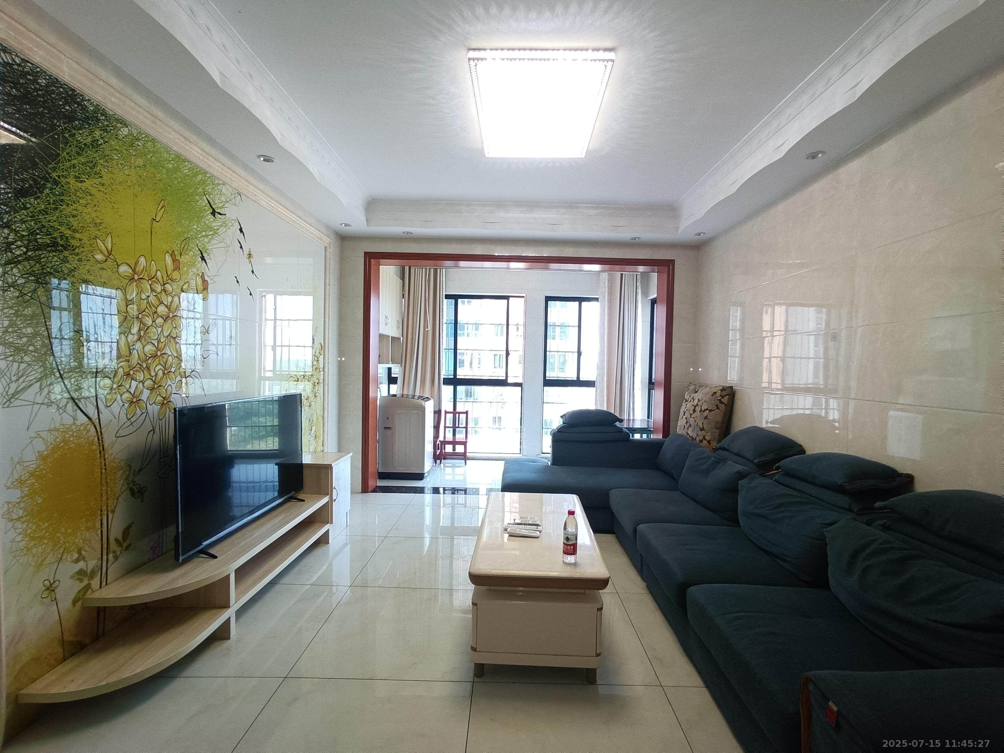 泰山一号 2室2厅1卫 1500.0元/月 泰山一号 2室2厅1卫 1500.0元/月室内图