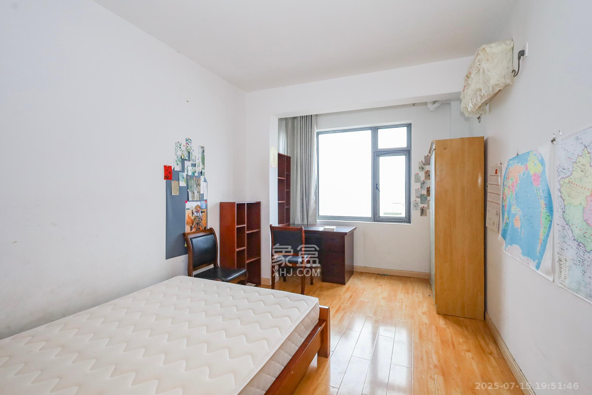 八方小区C区 3室2厅2卫 350.0万 八方小区C区 3室2厅2卫 350.0万卧室