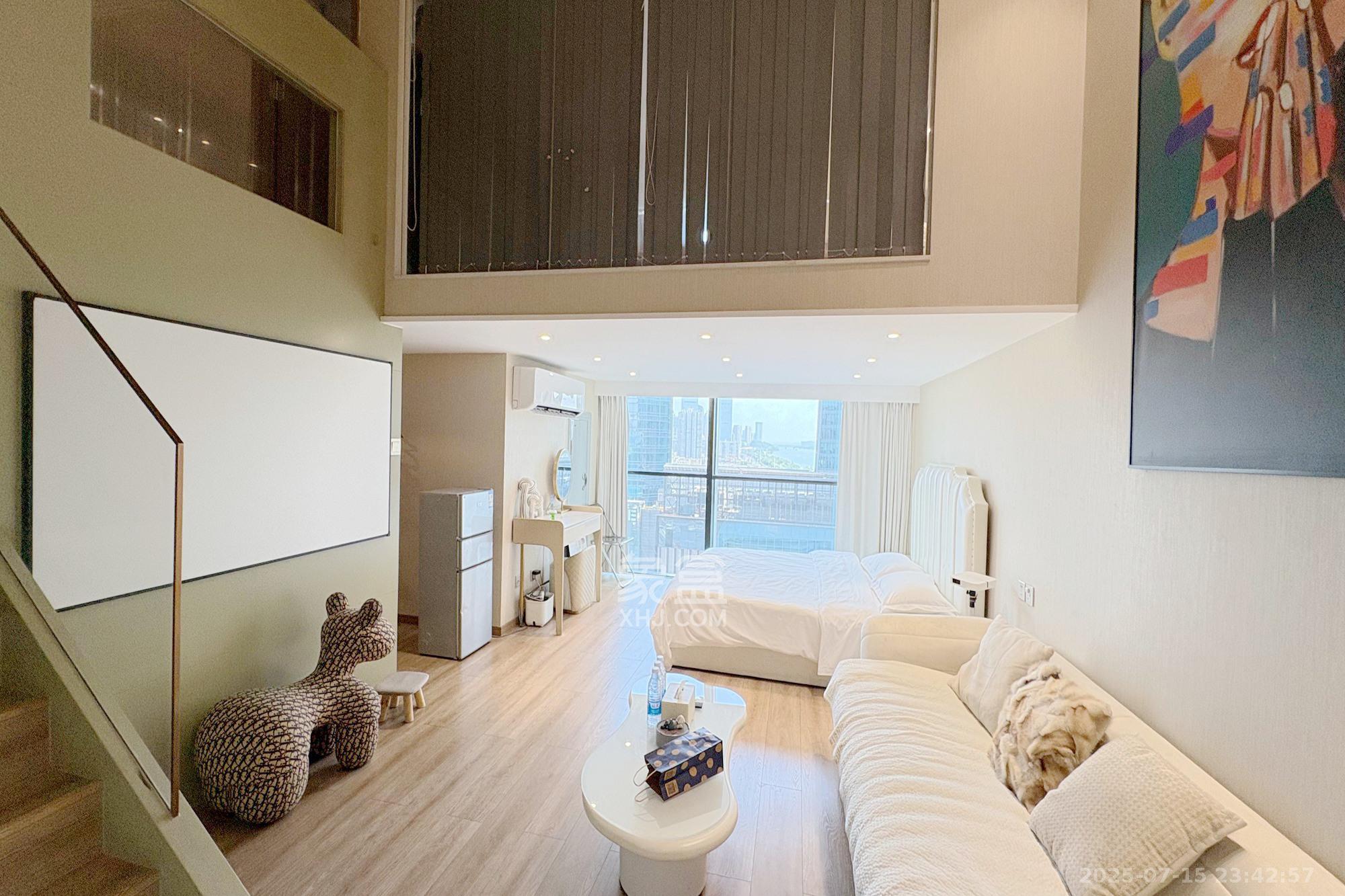 华远云玺公寓  2室1厅1卫    90.0万客厅