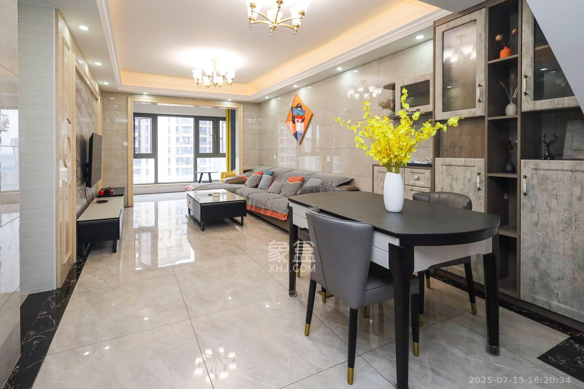 保利西海岸B区  3室2厅2卫    5000.0元/月 保利西海岸B区  3室2厅2卫    5000.0元/月室内图