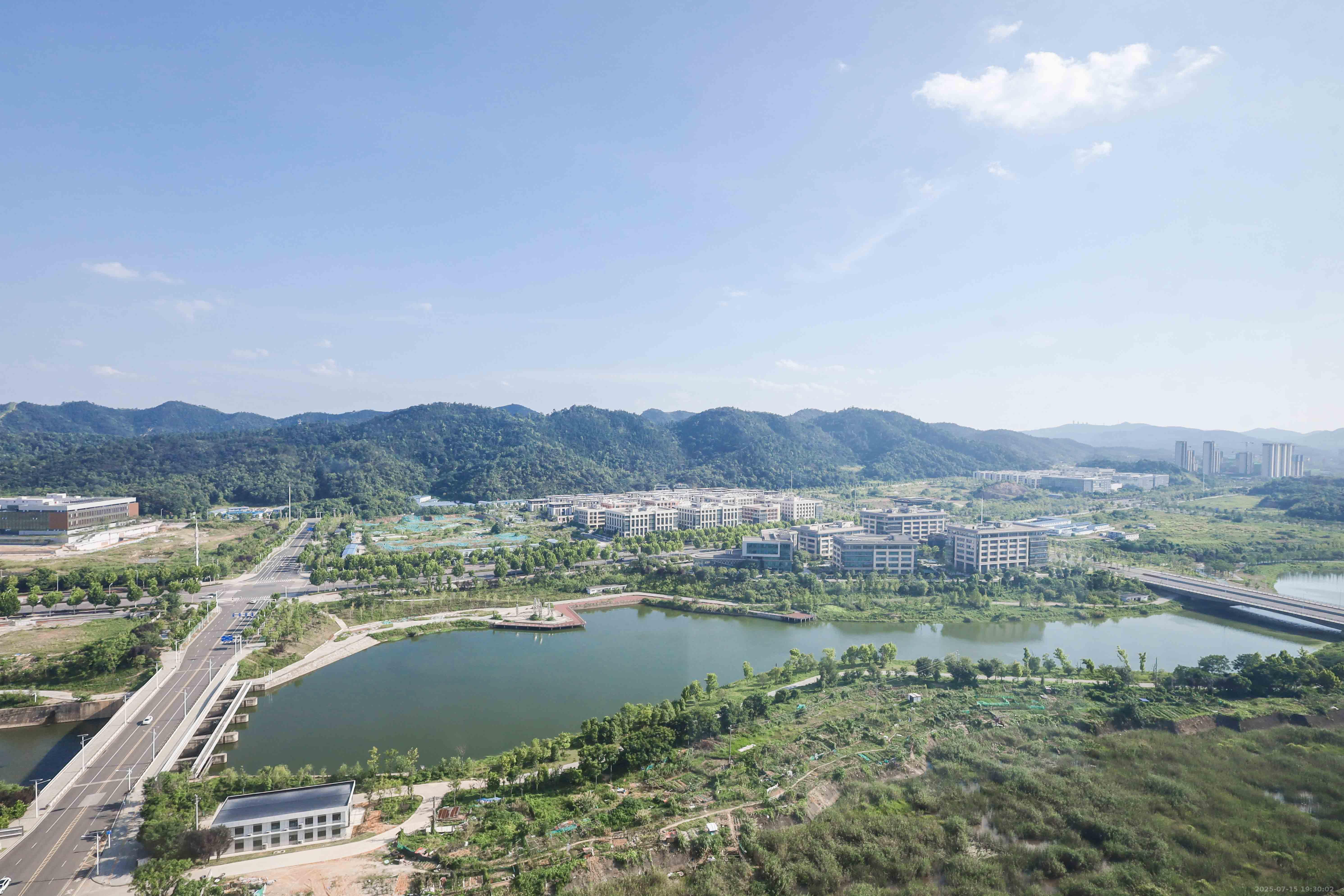 绿城招商桂语雲峯  4室2厅2卫   350.00万阳台