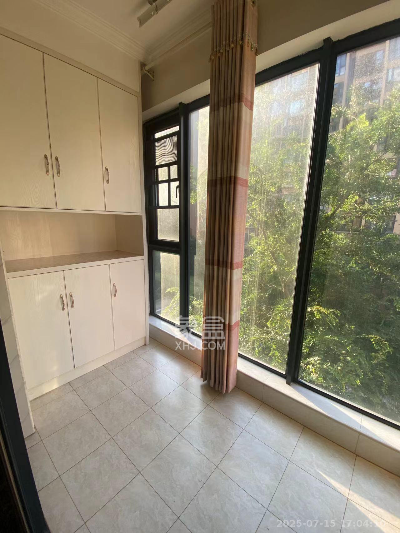 怡海星城  3室2厅2卫    2200.0元/月室内图