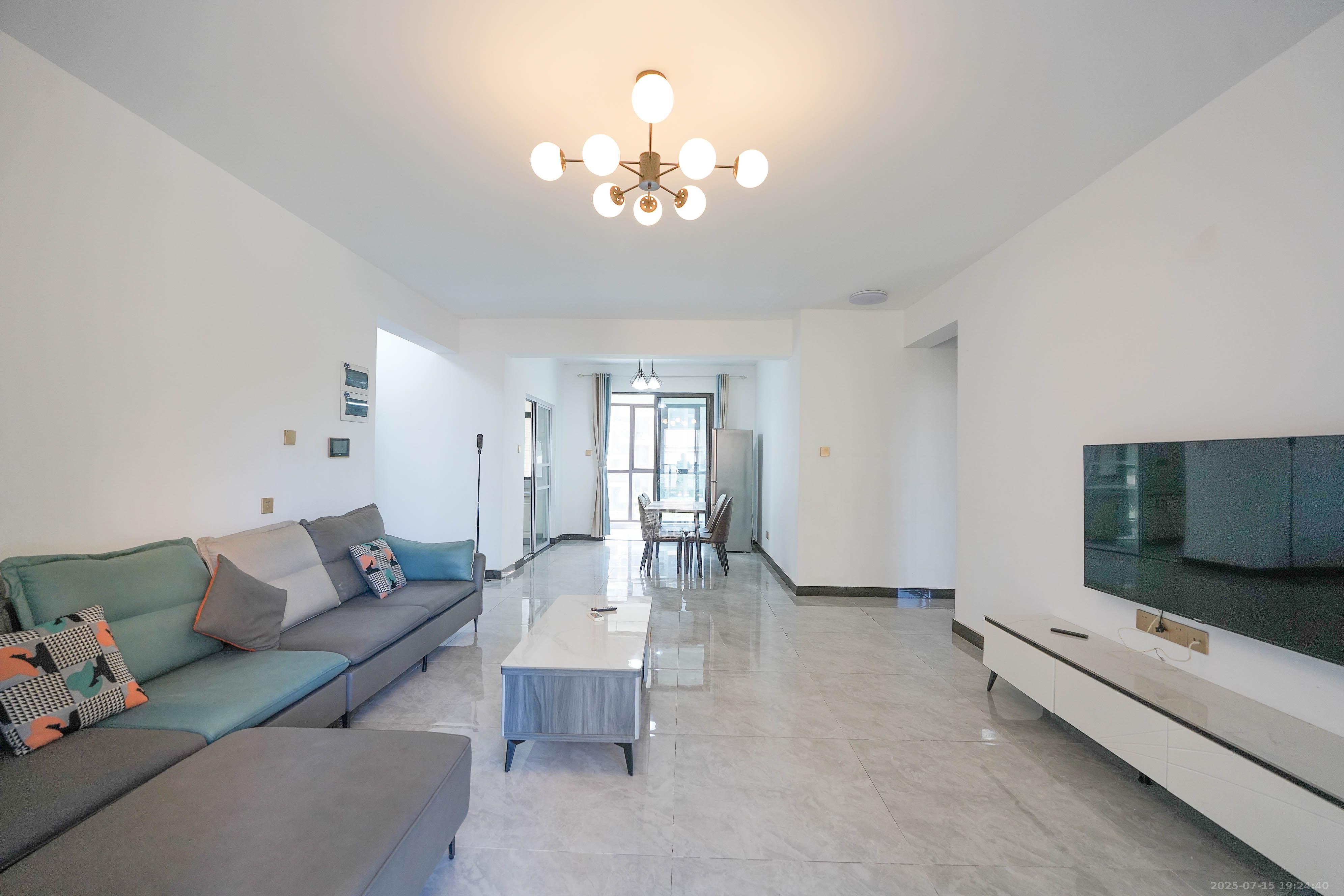 福天藏郡院子  4室2厅2卫    125.0万 福天藏郡院子  4室2厅2卫    125.0万客厅