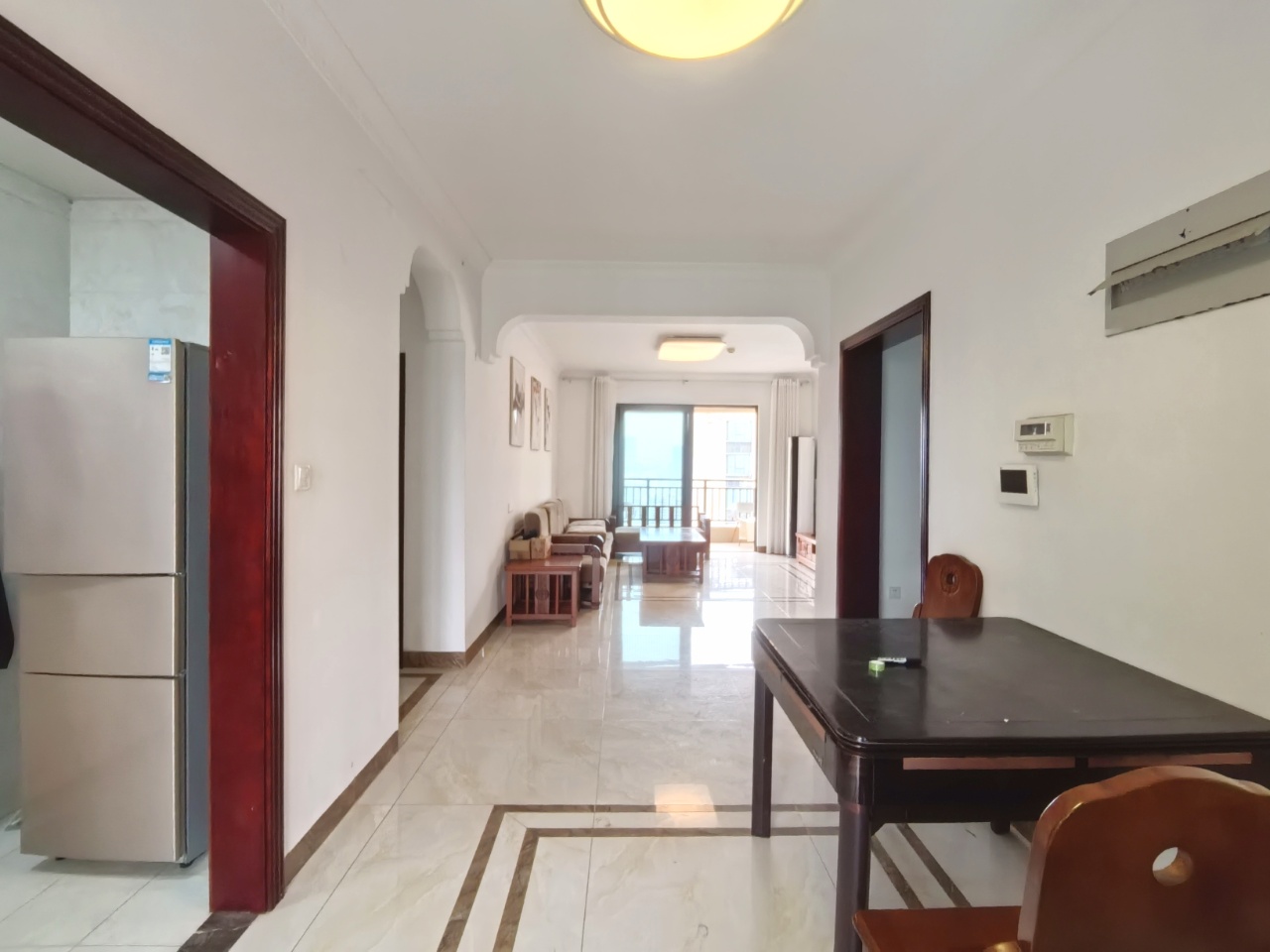 海航豪庭南苑 3室2厅2卫 265.0万 海航豪庭南苑 3室2厅2卫 265.0万客厅