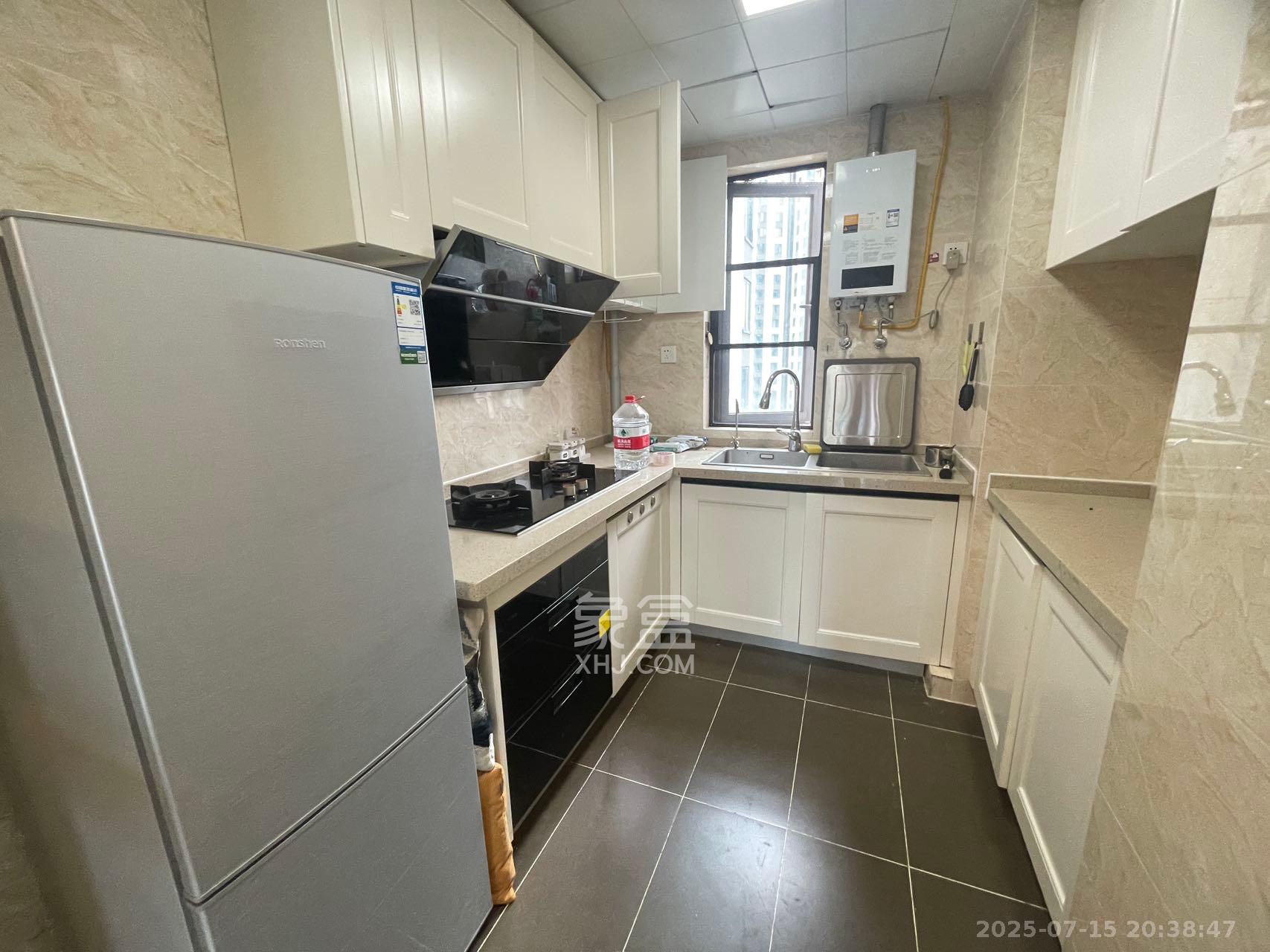 万科魅力之城观澜里 3室2厅2卫 3200.0元/月 万科魅力之城观澜里 3室2厅2卫 3200.0元/月室内图