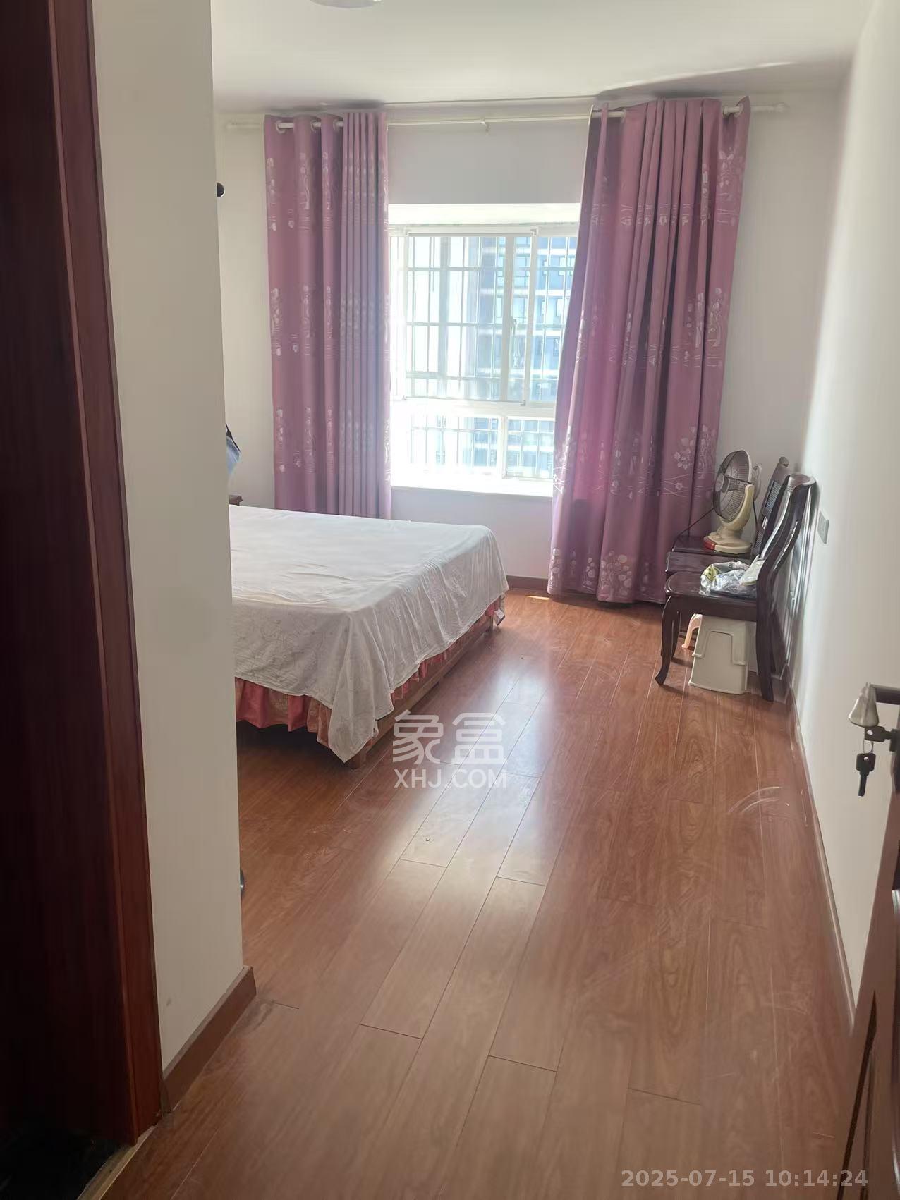 理工大学职工单位房青年汇  3室2厅2卫    2600.0元/月 理工大学职工单位房青年汇  3室2厅2卫    2600.0元/月室内图