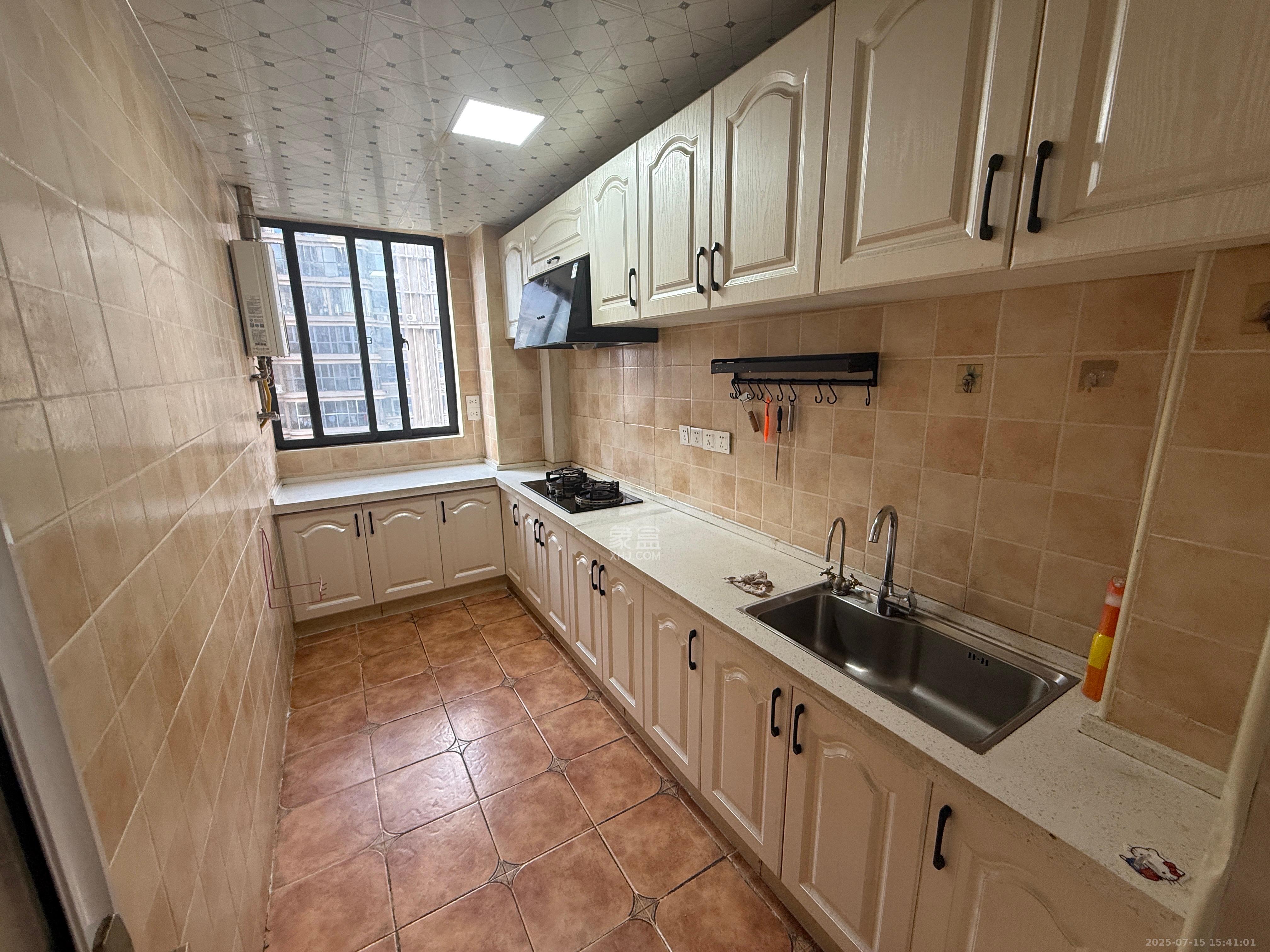 名家翡翠花园  3室2厅2卫    2600.0元/月 名家翡翠花园  3室2厅2卫    2600.0元/月室内图