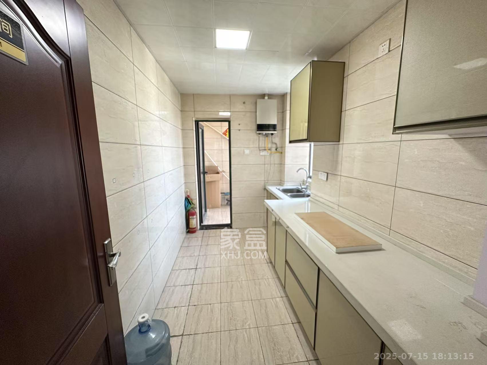 华城广场 3室2厅1卫 3500.0元/月 华城广场 3室2厅1卫 3500.0元/月室内图