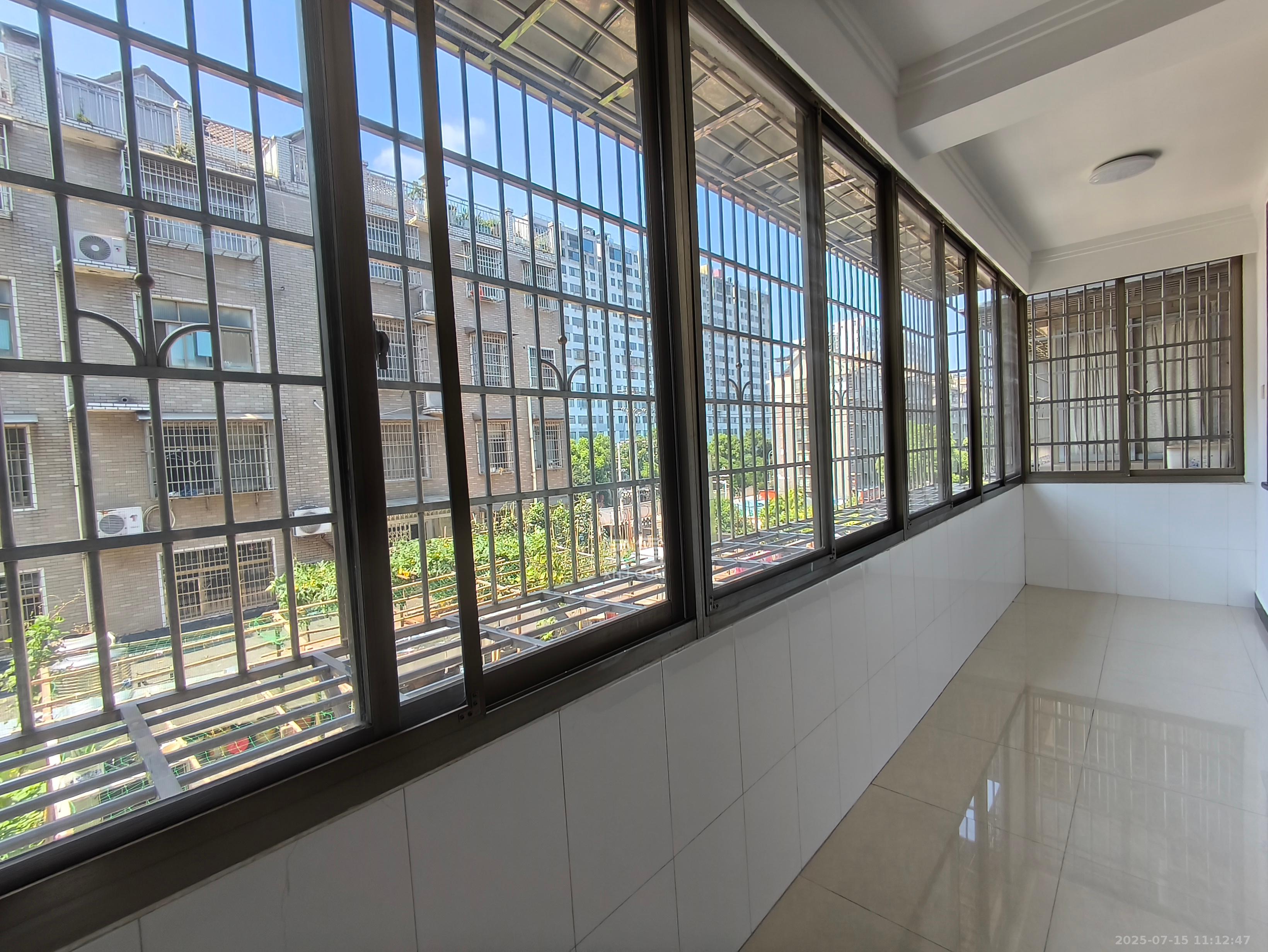 黄鹤小区2片  3室2厅2卫    2100.0元/月 黄鹤小区2片  3室2厅2卫    2100.0元/月室内图