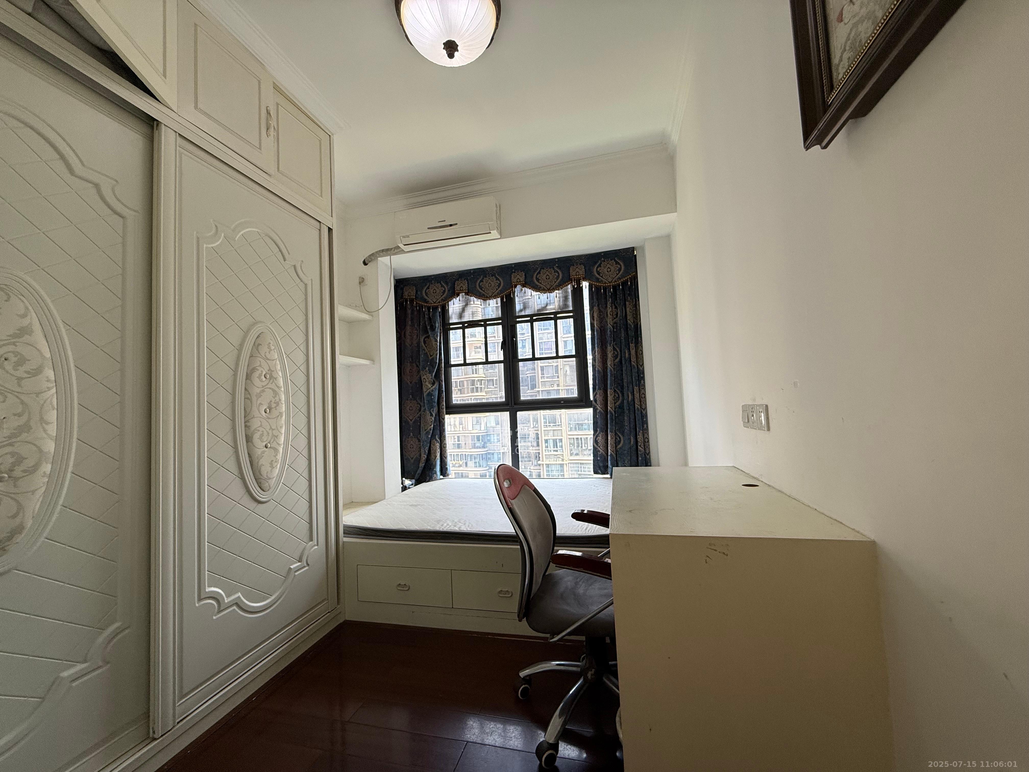 名家翡翠花园  3室2厅2卫    2500.0元/月 名家翡翠花园  3室2厅2卫    2500.0元/月室内图