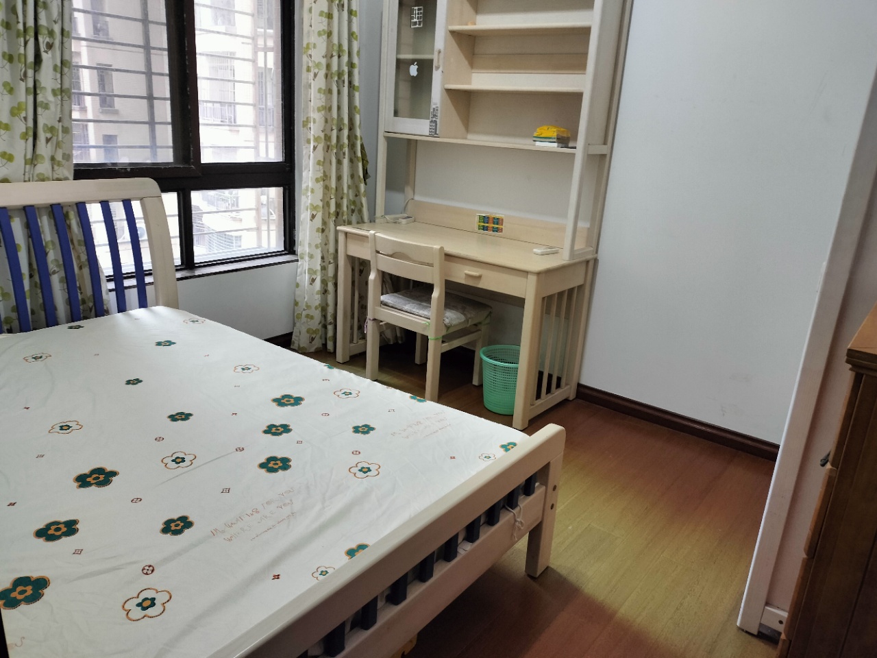 和风江岸  3室2厅2卫   2800.00元/月室内图