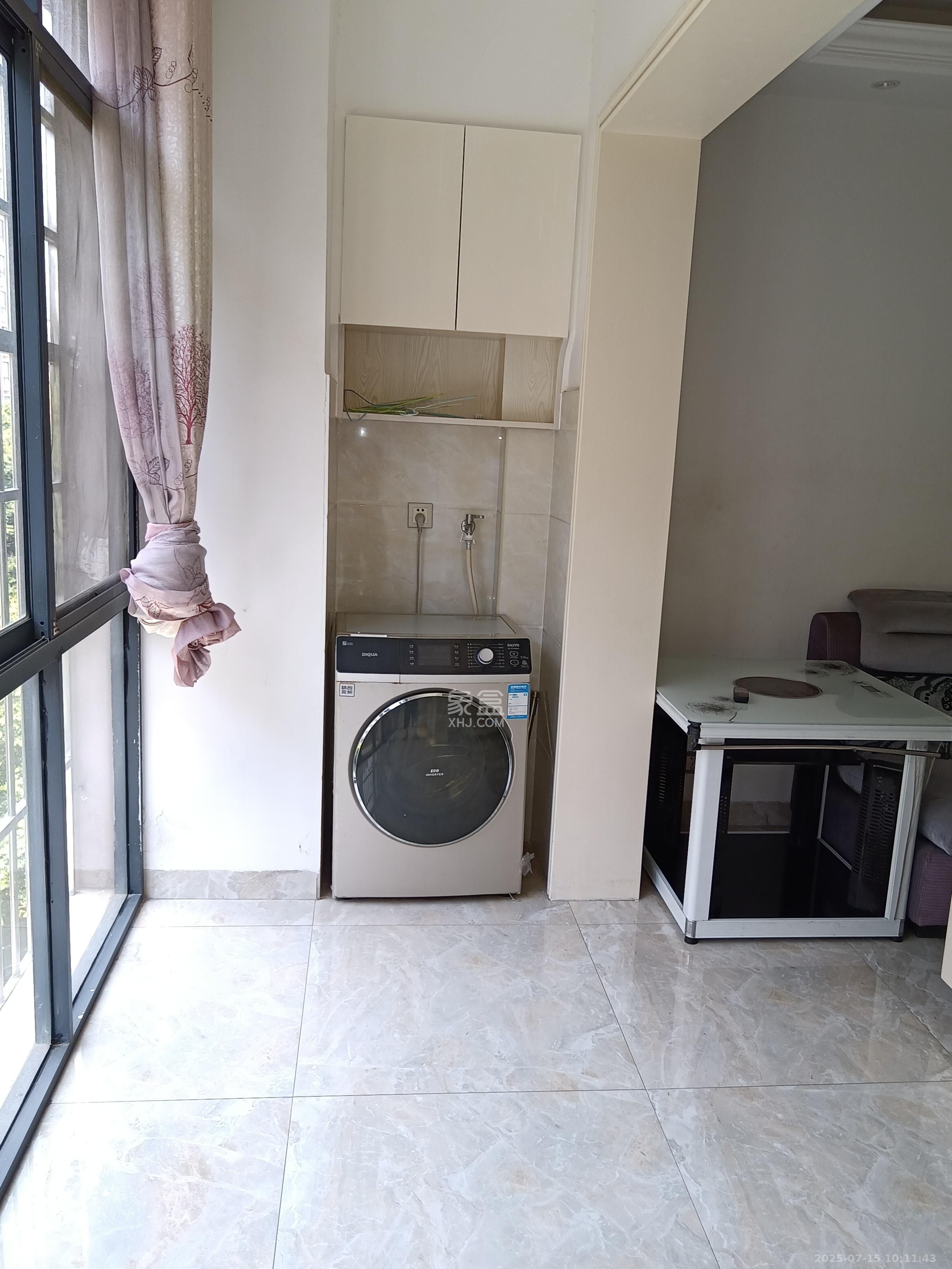 黑金时代广场  3室2厅2卫    2000.0元/月 黑金时代广场  3室2厅2卫    2000.0元/月室内图