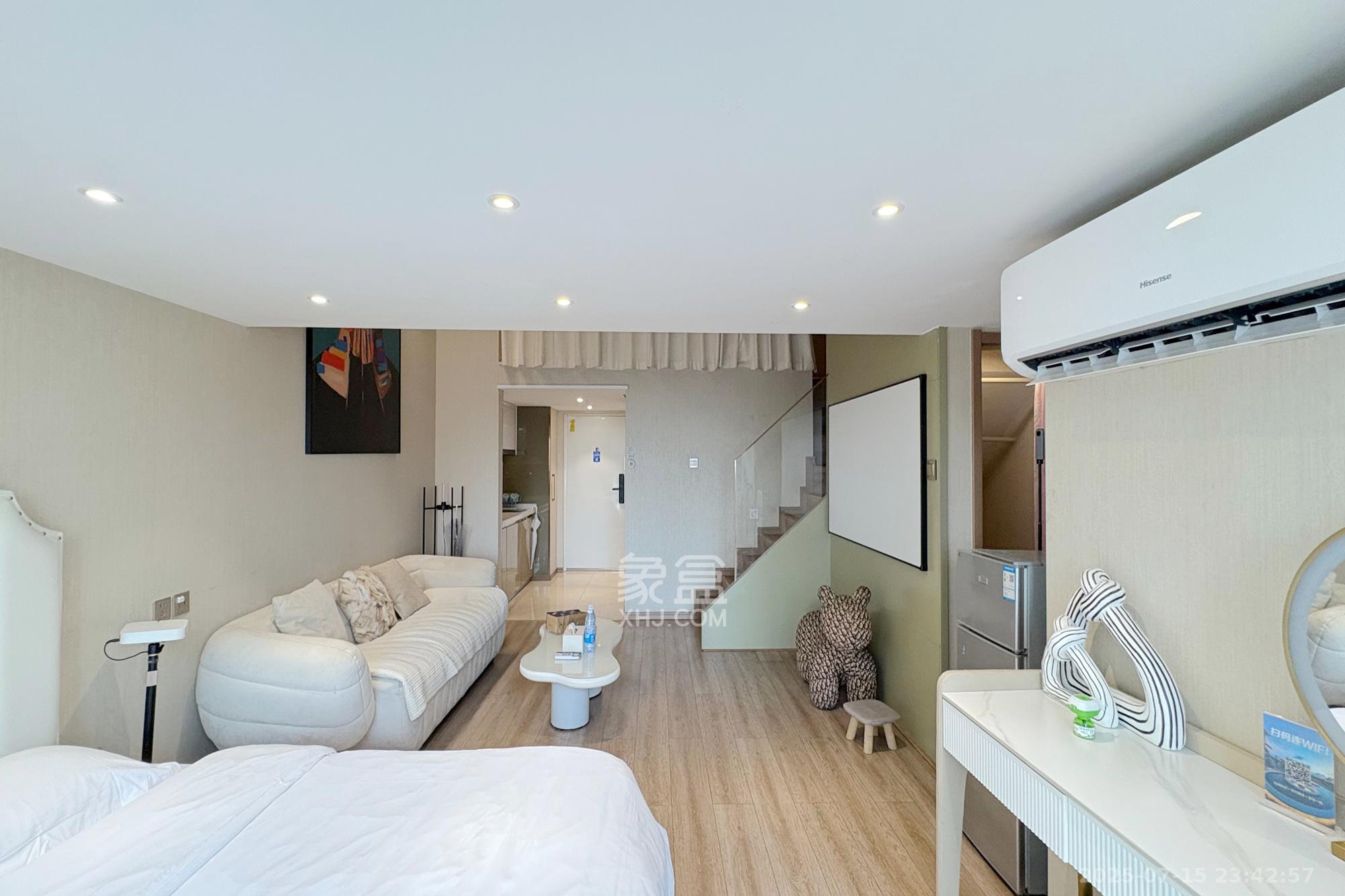 华远云玺公寓 2室1厅1卫 90.0万 华远云玺公寓 2室1厅1卫 90.0万客厅