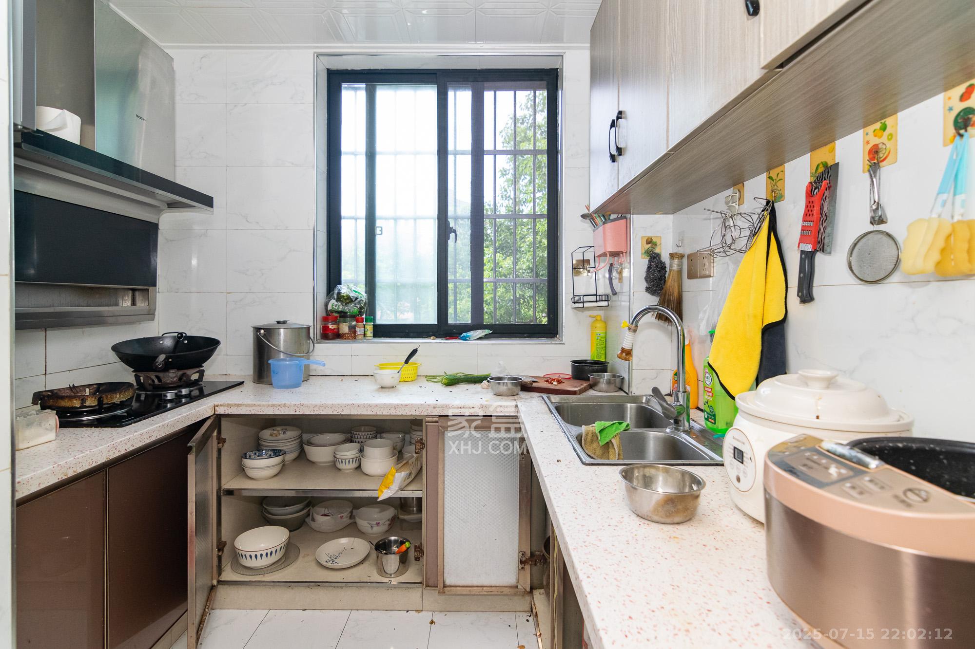 丽景华庭 1室2厅1卫 42.8万 丽景华庭 1室2厅1卫 42.8万厨房