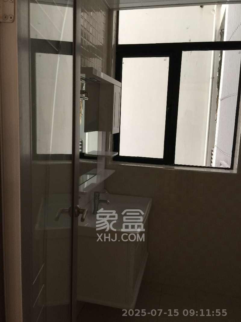 阳光100三期  3室2厅2卫   3000.00元/月室内图