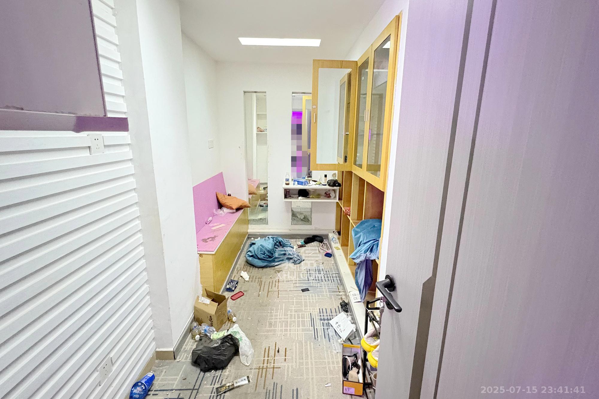 元盛大厦  5室1厅1卫   105.00万卧室