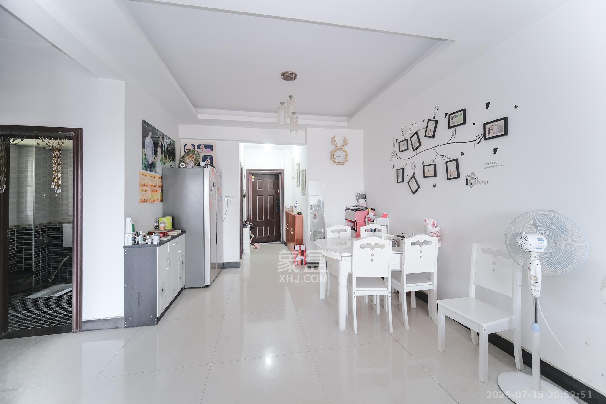 山水湾  2室2厅1卫    49.8万客厅