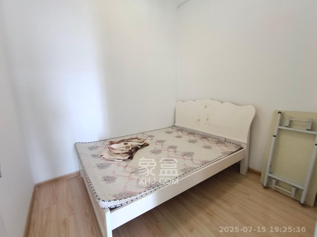 朝阳银座  3室1厅1卫   2200.00元/月室内图