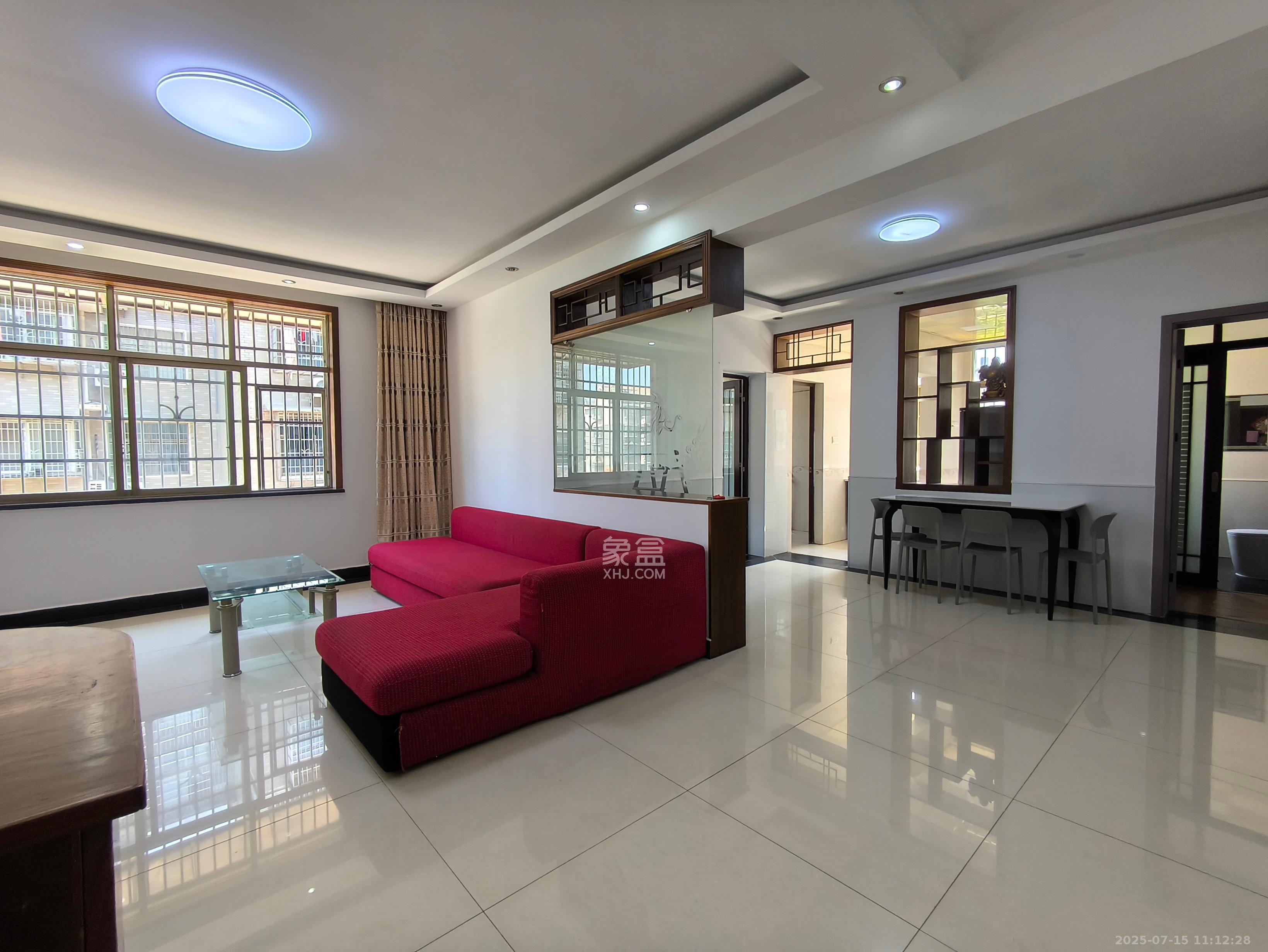 黄鹤小区2片  3室2厅2卫    2100.0元/月 黄鹤小区2片  3室2厅2卫    2100.0元/月室内图