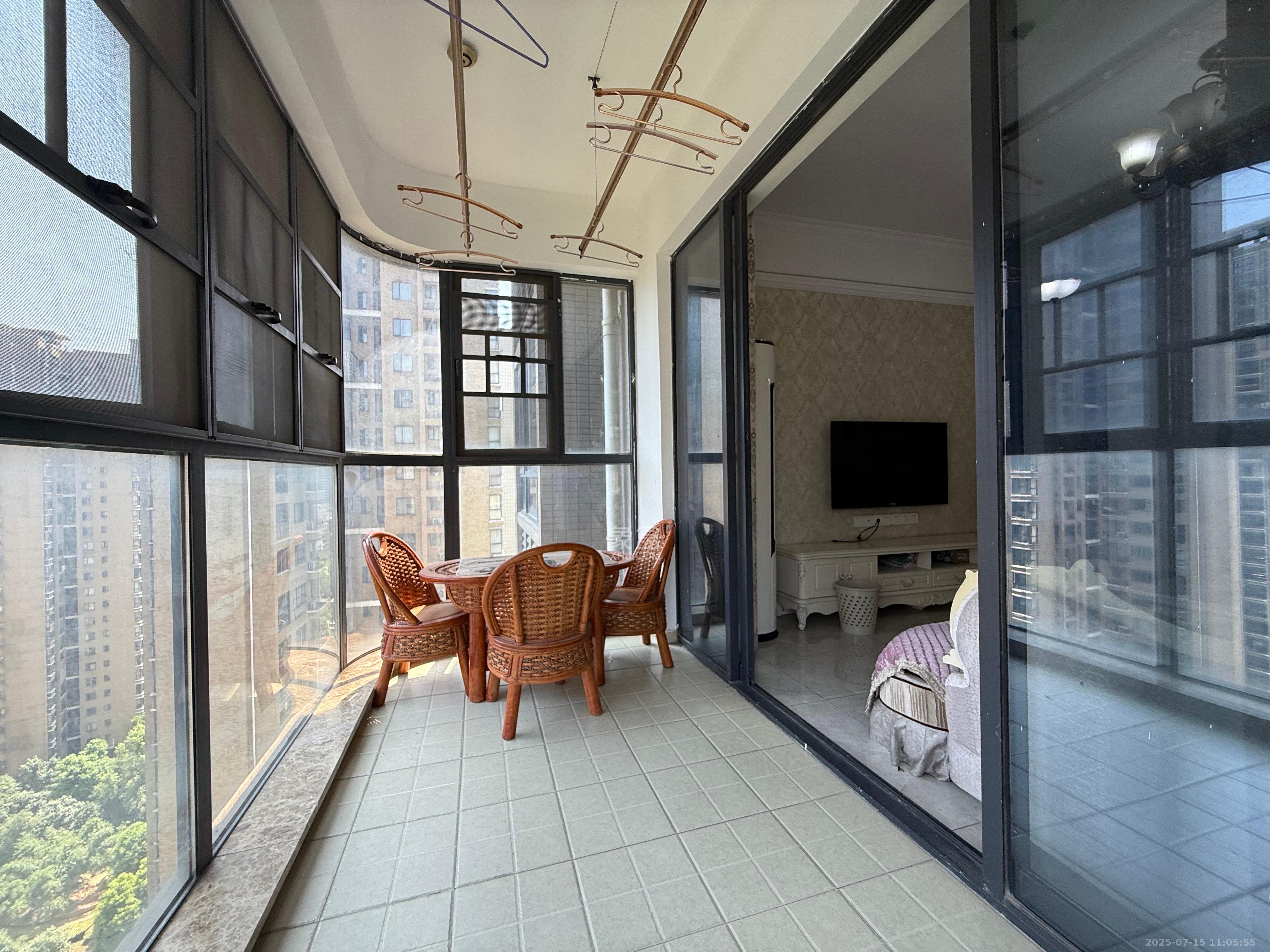 名家翡翠花园  3室2厅2卫    2500.0元/月 名家翡翠花园  3室2厅2卫    2500.0元/月室内图