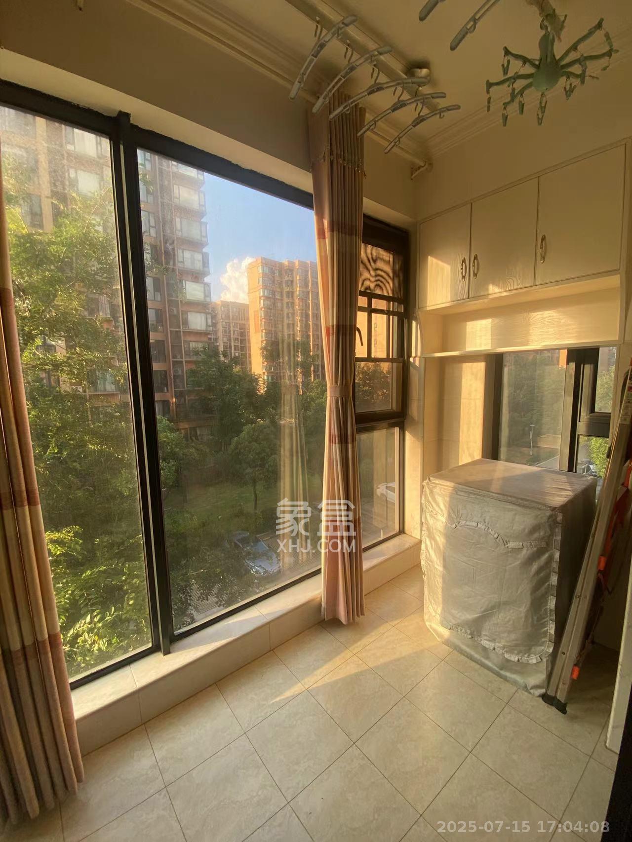 怡海星城  3室2厅2卫    2200.0元/月室内图