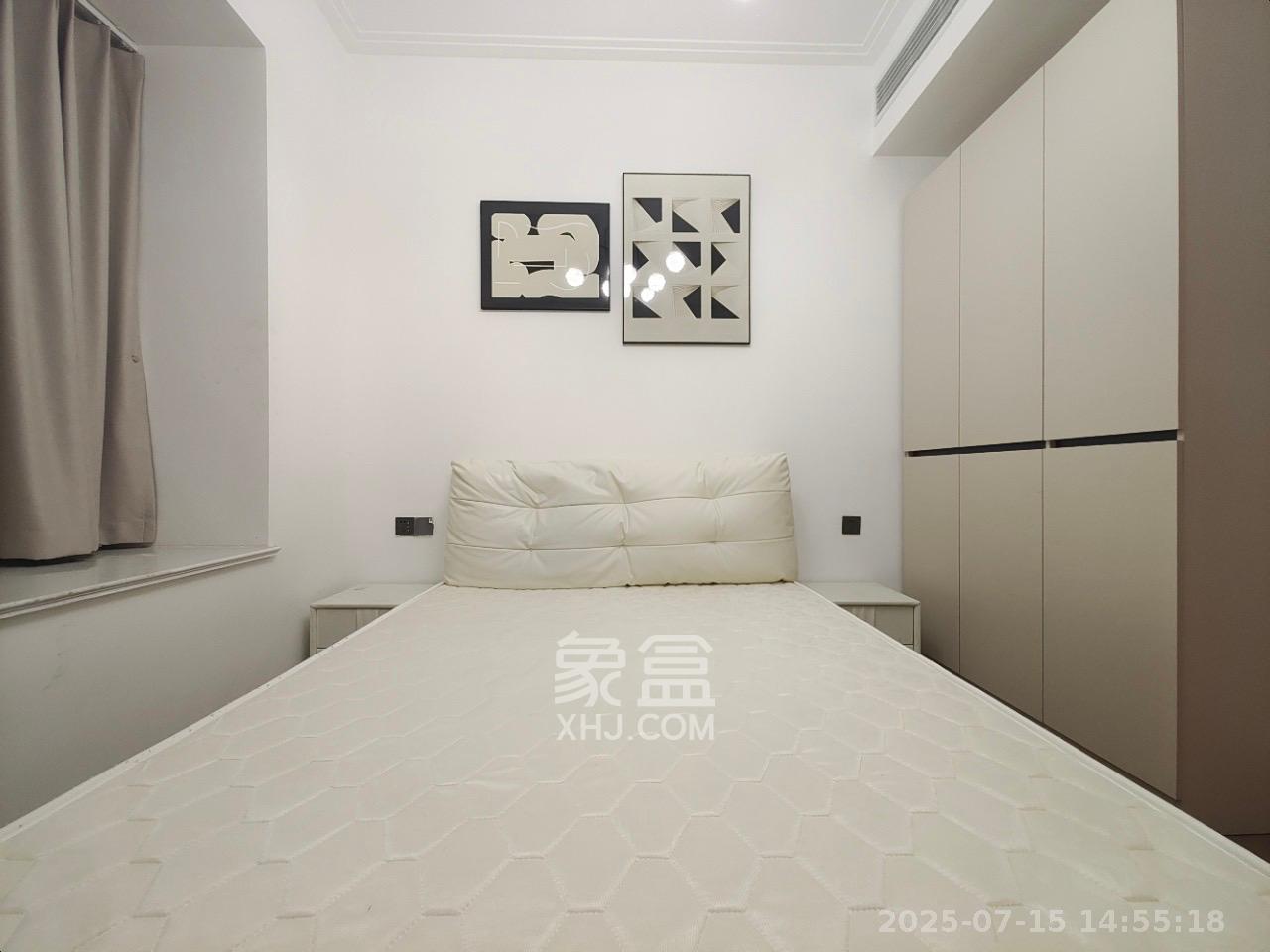 绿地V岛  4室2厅2卫   4700.00元/月室内图
