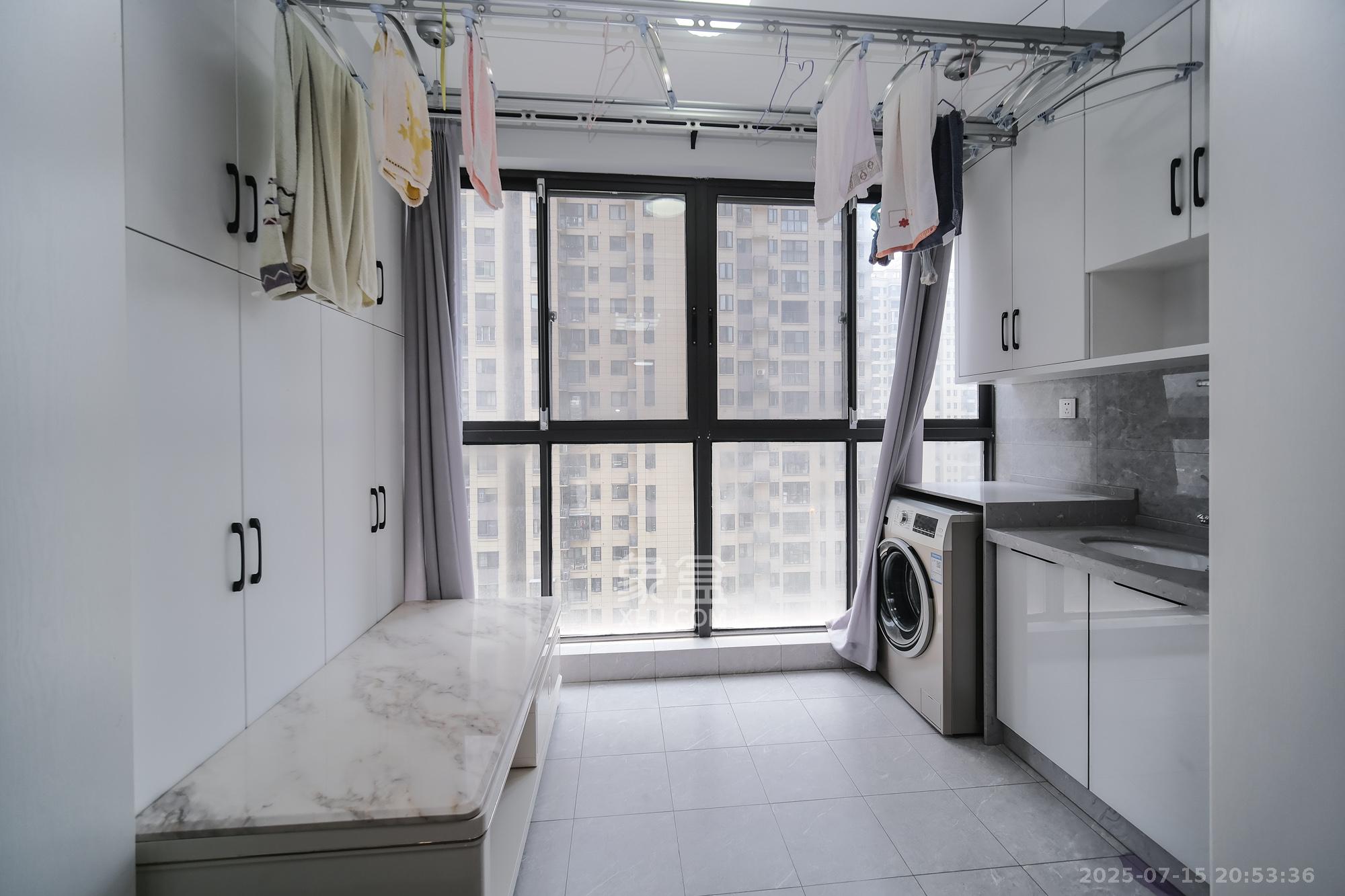 保利香槟国际  3室2厅1卫    83.0万 保利香槟国际  3室2厅1卫    83.0万阳台