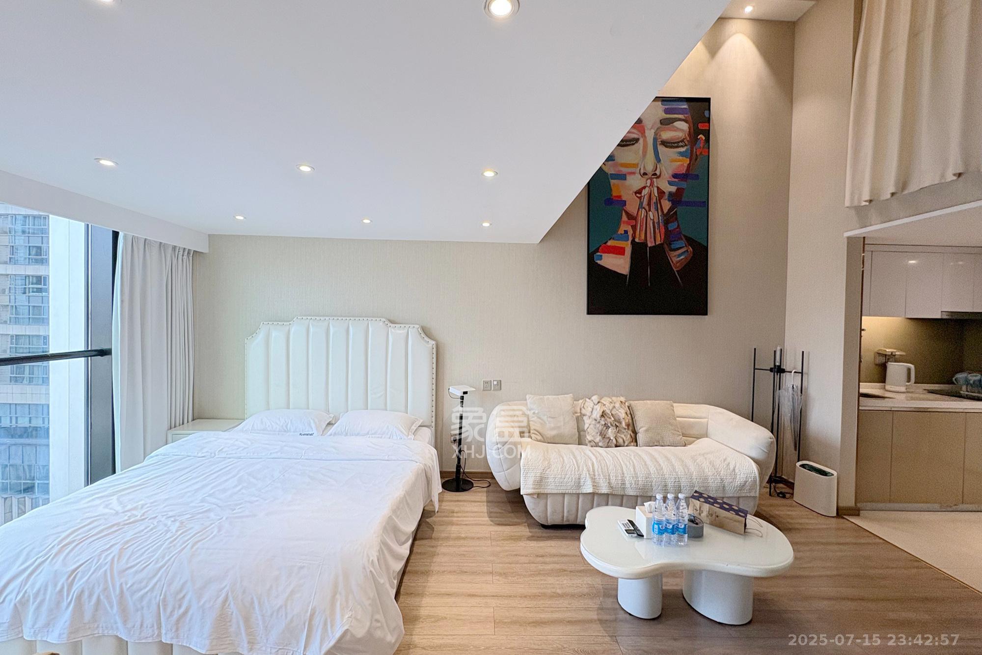 华远云玺公寓  2室1厅1卫    90.0万客厅