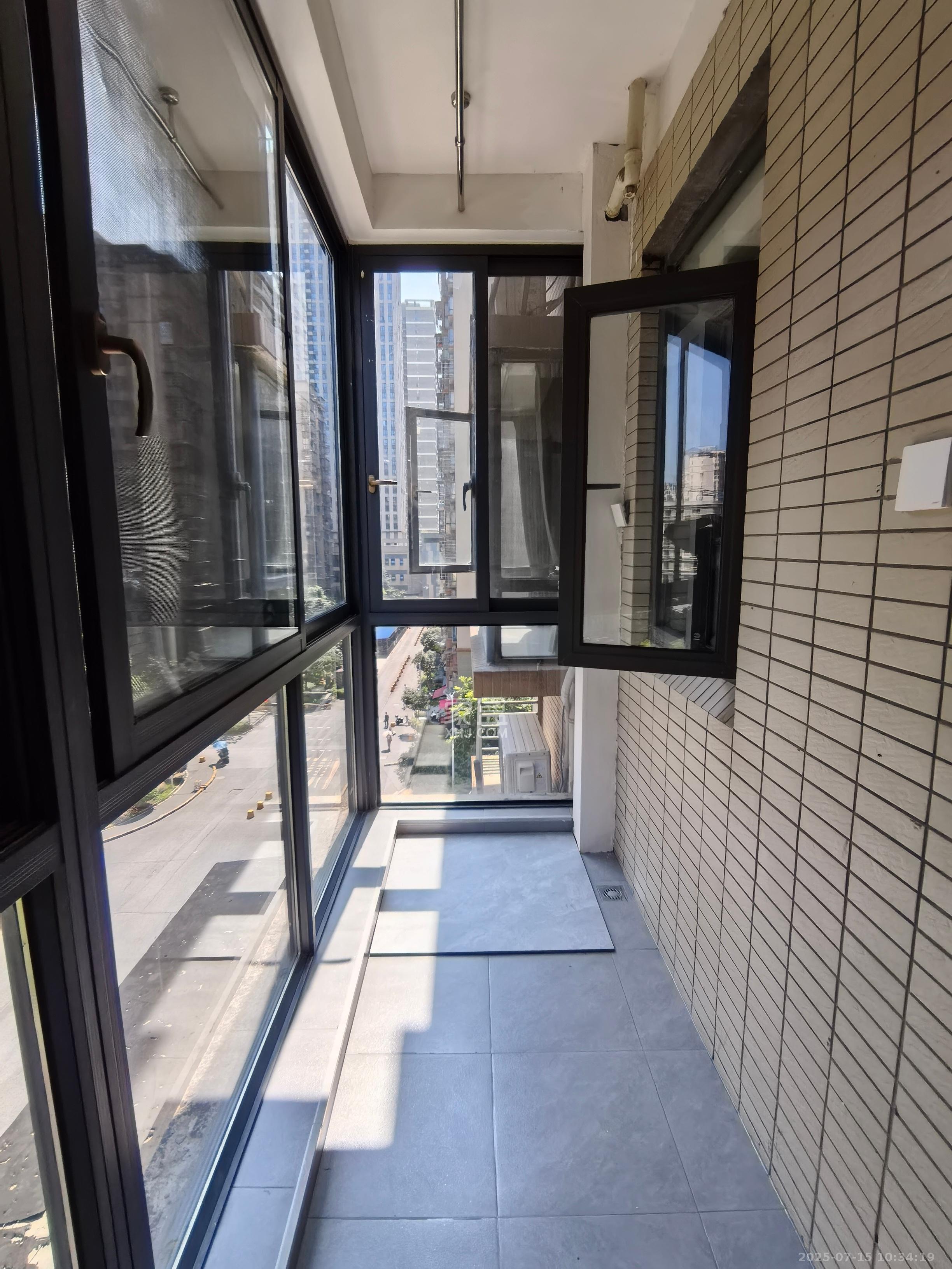 茶山馨苑  3室2厅2卫   3500.00元/月室内图