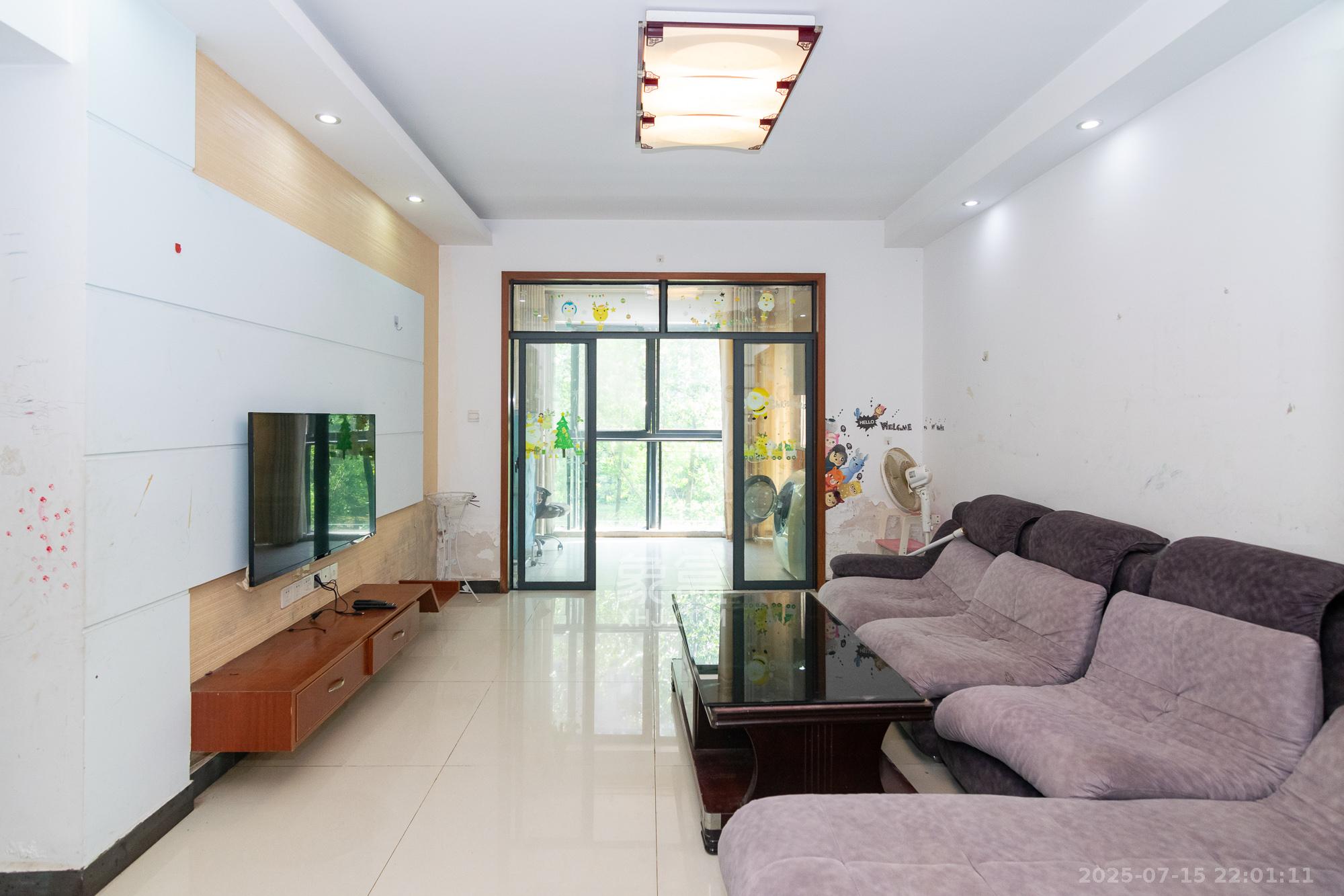 联诚国际城 2室2厅1卫 48.0万 联诚国际城 2室2厅1卫 48.0万客厅