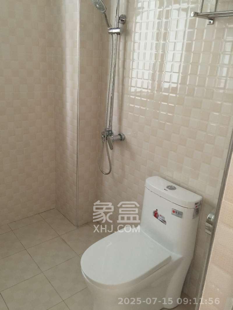 阳光100三期  3室2厅2卫   3000.00元/月室内图